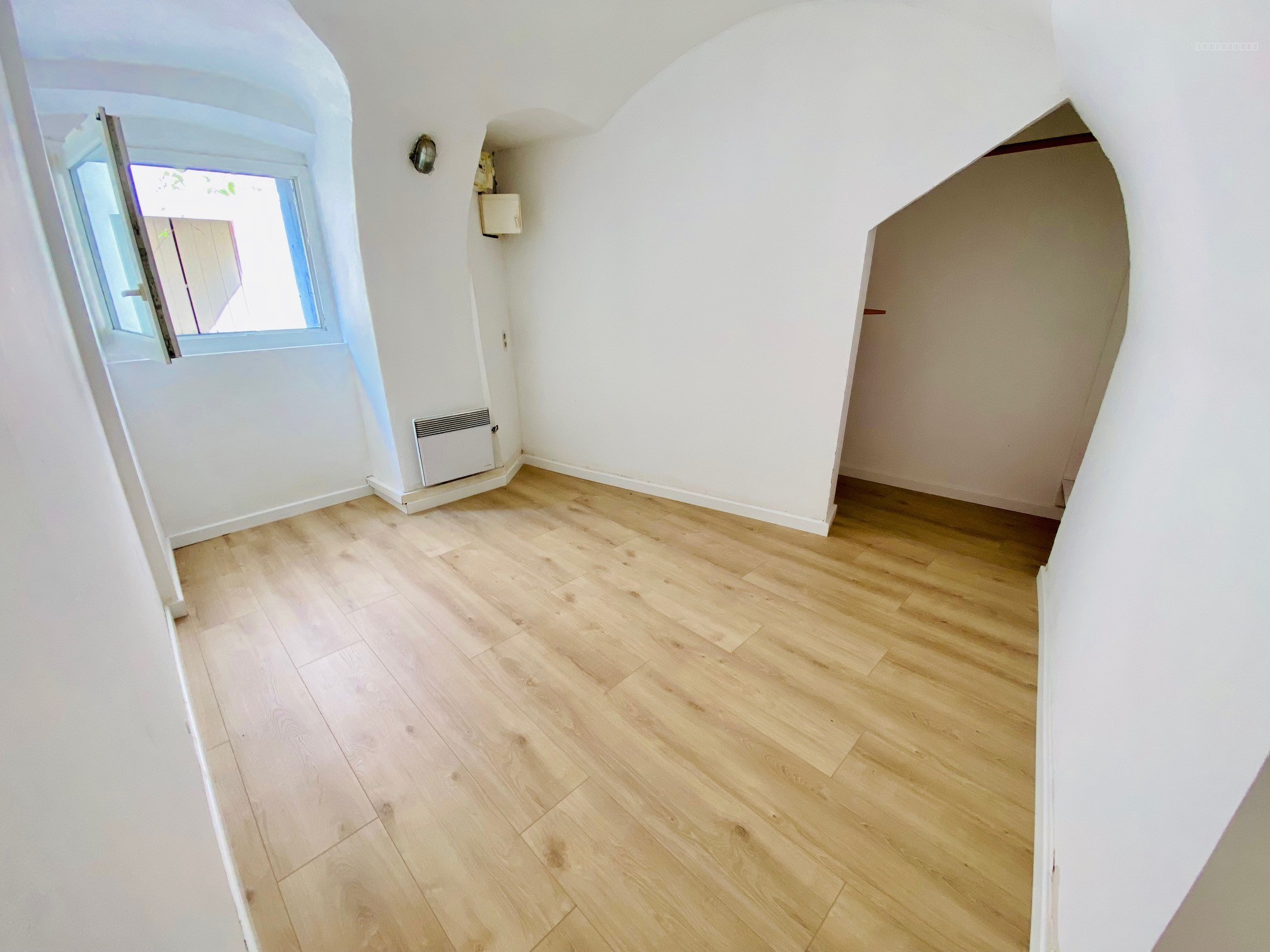 Villeneuve les Maguelone - Maison de village T3 de 65m2 plain-pied avec une cour de 20m2 une dependance, une c — photo 9