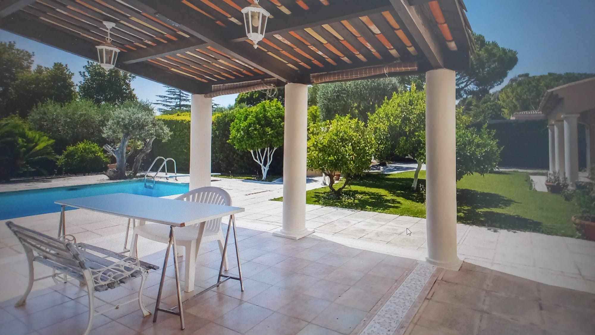 VILLEFRANCHE-SUR-MER - Dans le domaine fermé du Castellet superbe villa néo-provençale de 200 m2 avec piscine — photo 4