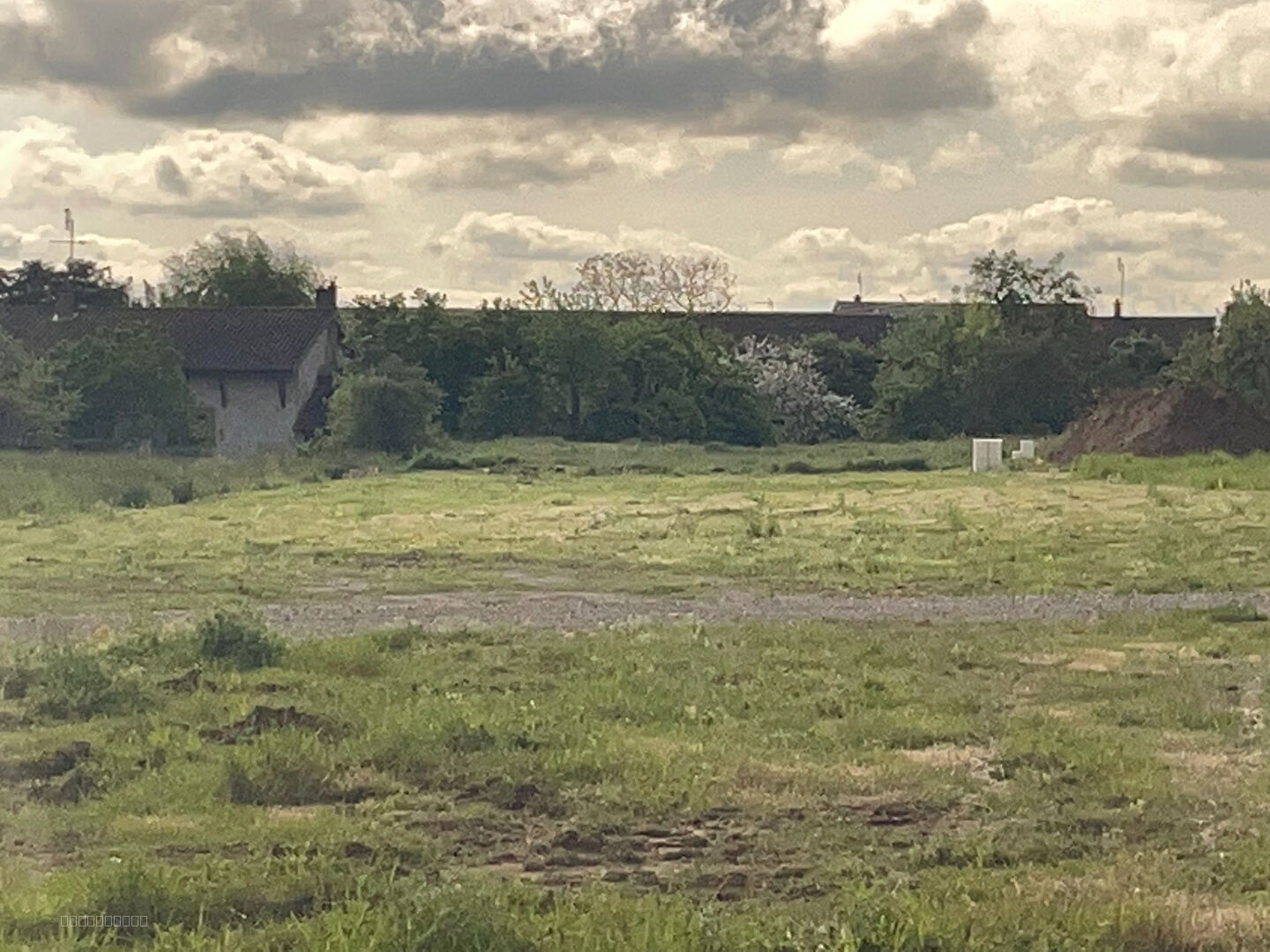 Terrain à vendre à Manziat, 668 m² – photo 2 sur 3