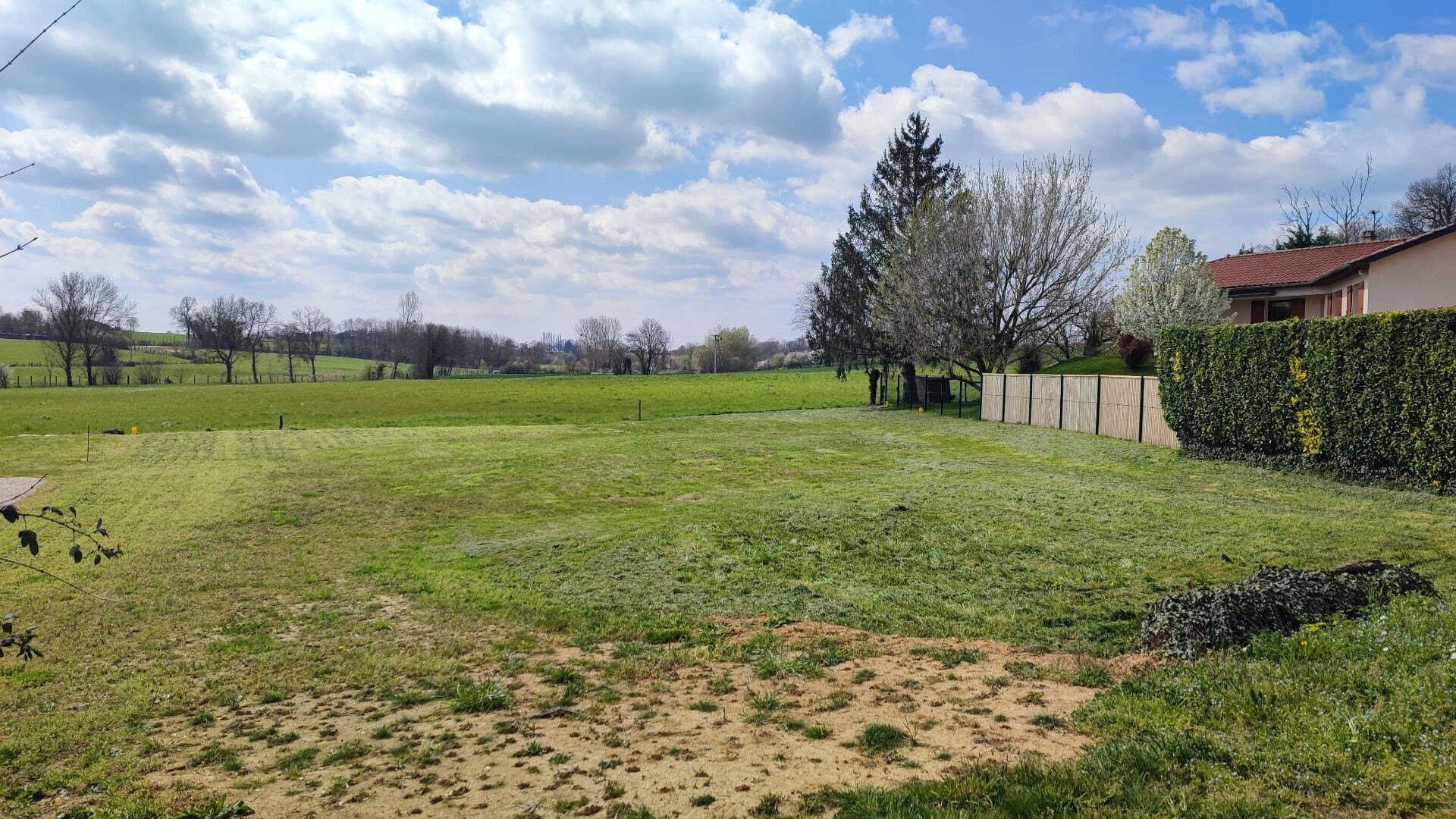 Terrain à vendre à Confrancon, 1 047 m² – photo 1 sur 5
