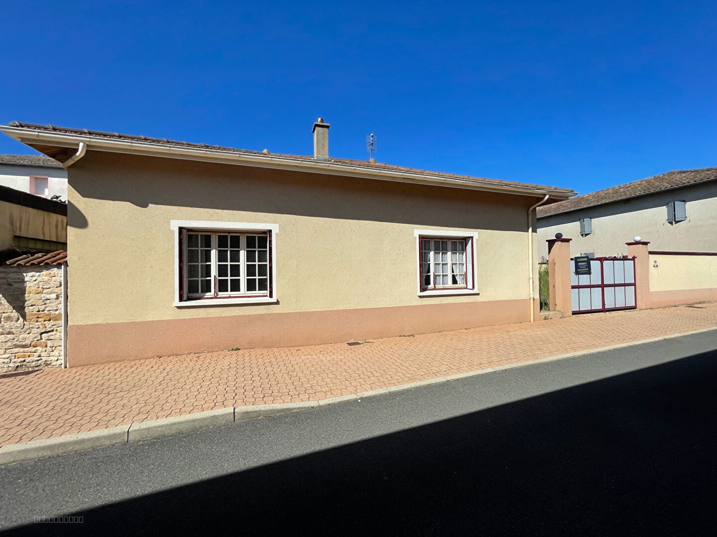 Maison à vendre à Manziat, 258 m², 4 pièces – photo 2 sur 18