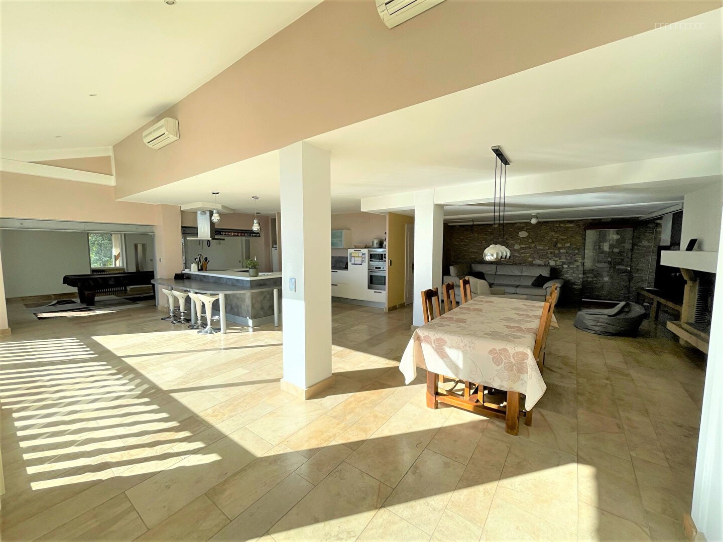 Maison à vendre à Hurigny, 292 m², 9 pièces – photo 1 sur 18