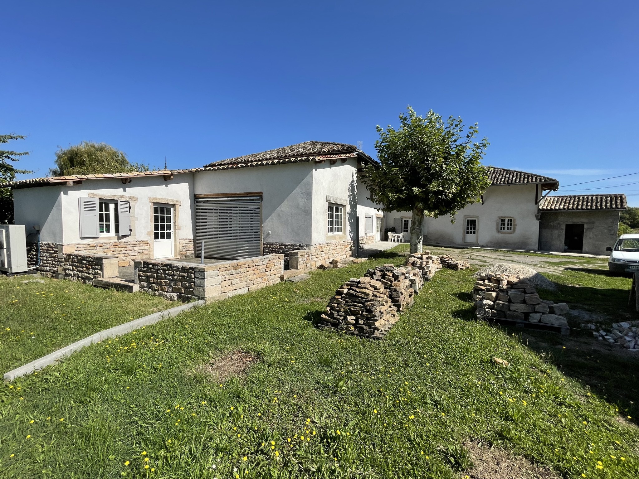 Maison à vendre à Grieges, 220 m², 8 pièces – photo 2 sur 18