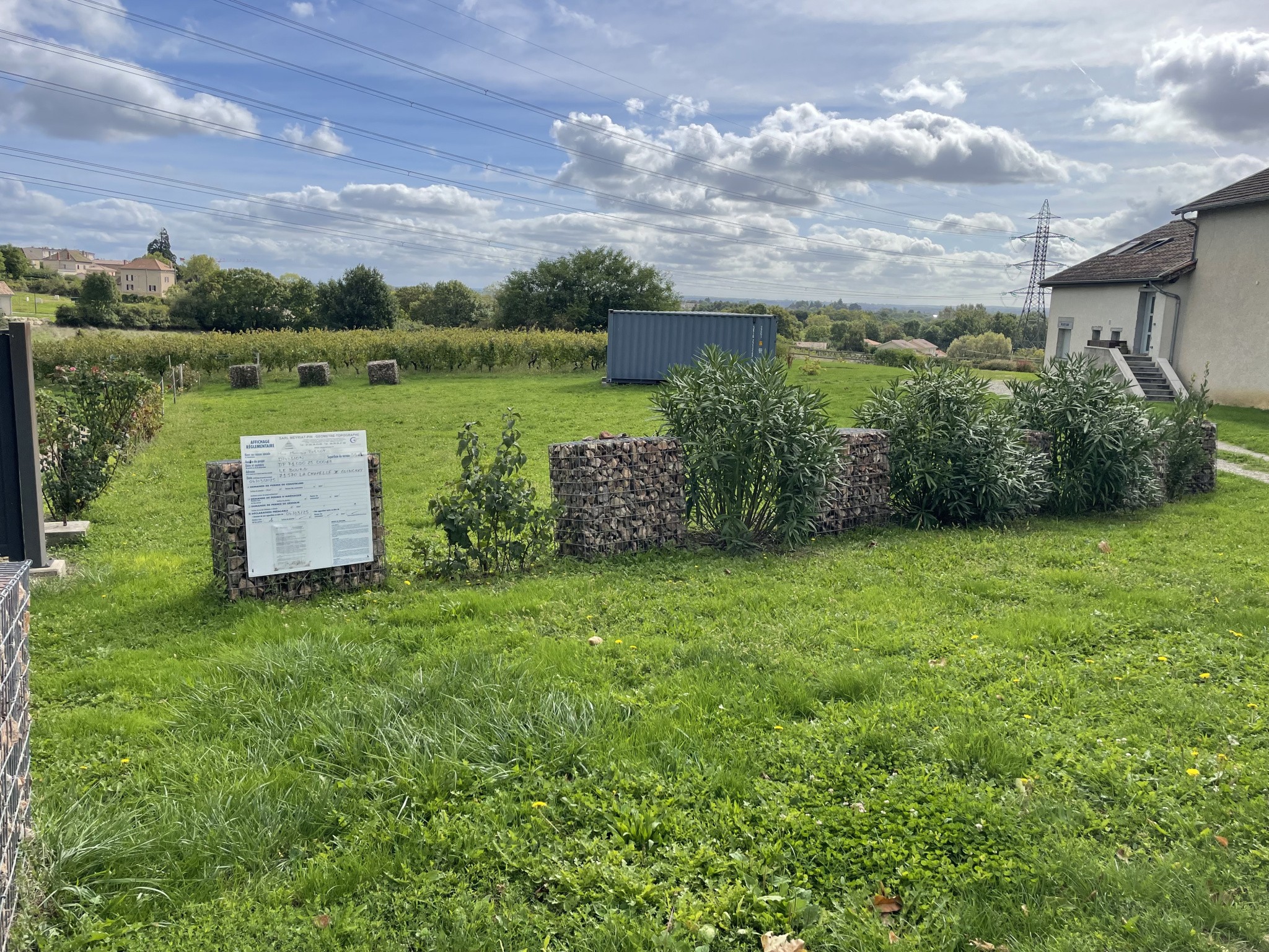 Bien immobilier à vendre à La chapelle de guinchay, 551 m² – photo 2 sur 3