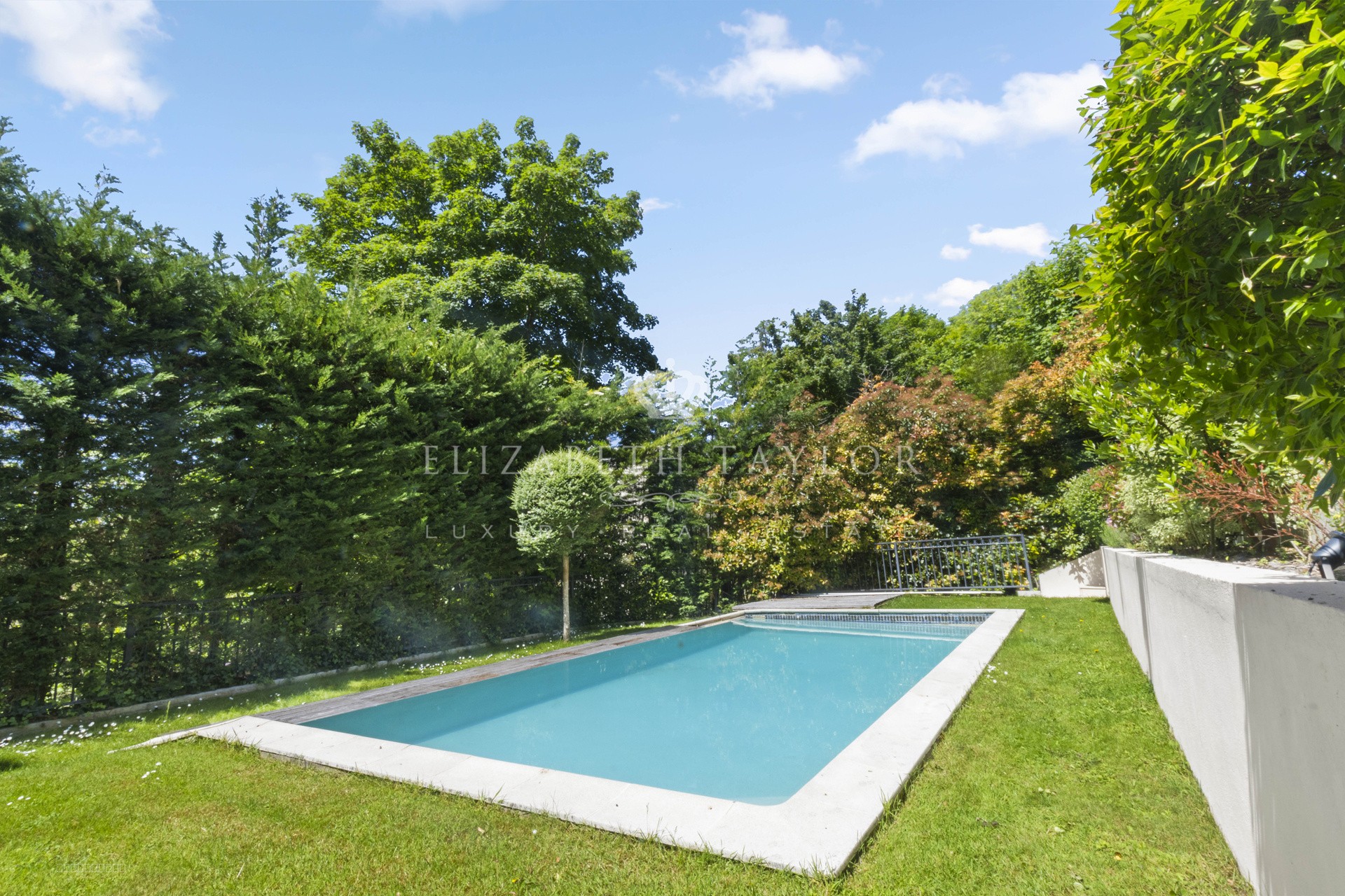 Bien immobilier à vendre à St germain en laye, 34,51 m², 12 pièces – photo 2 sur 20