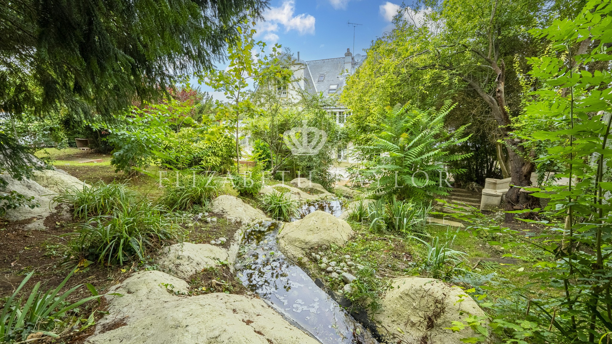 Bien immobilier à vendre à Bougival, 28,89 m², 14 pièces – photo 2 sur 20