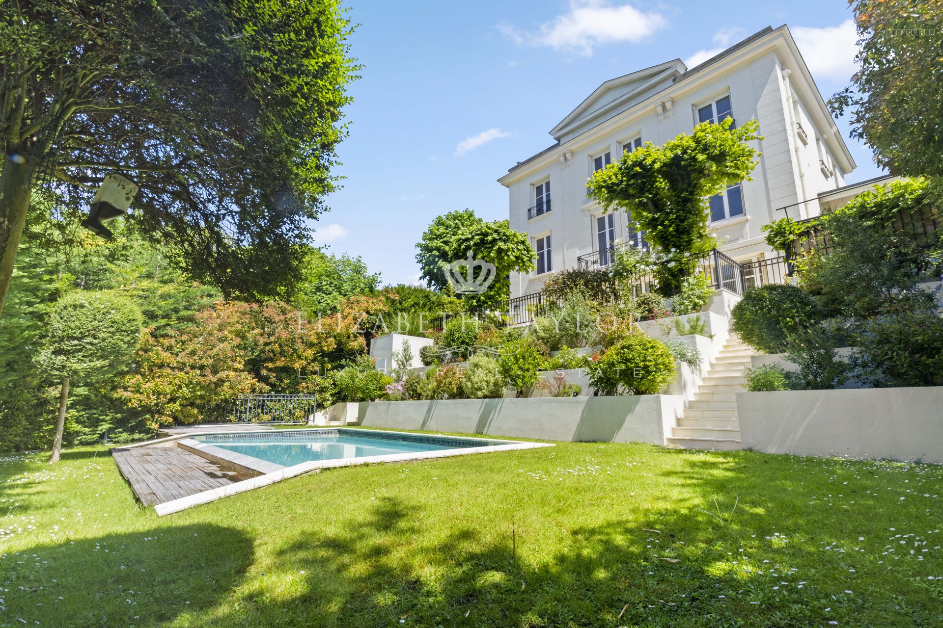 Bien immobilier à vendre à St germain en laye, 34,51 m², 12 pièces – photo 1 sur 20