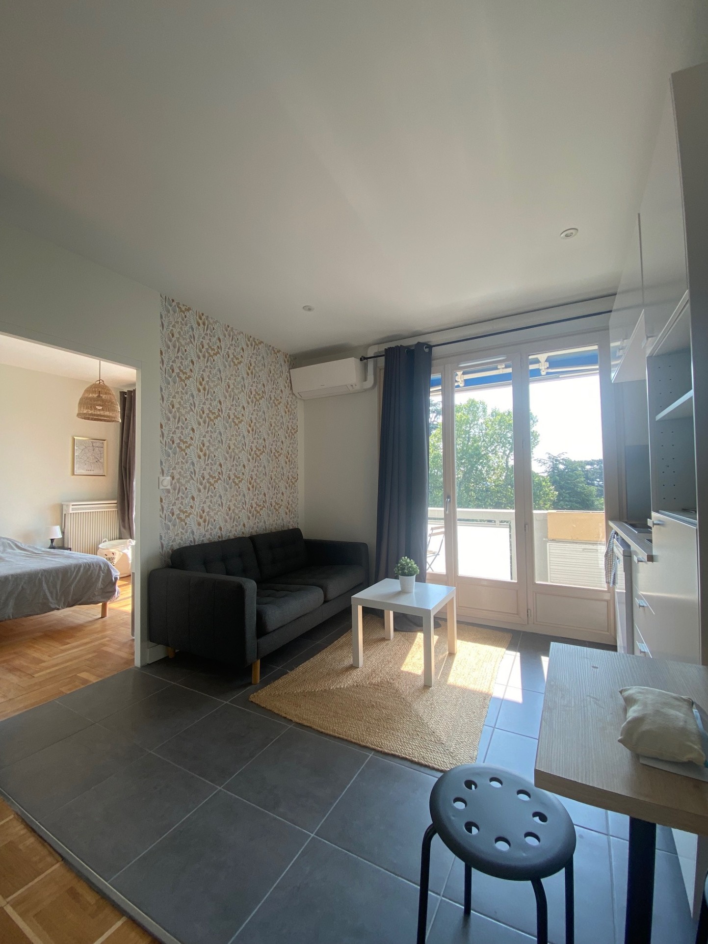 A VENDRE - T2 Ecully   Résidence de standing avec piscine et tennis — photo 3