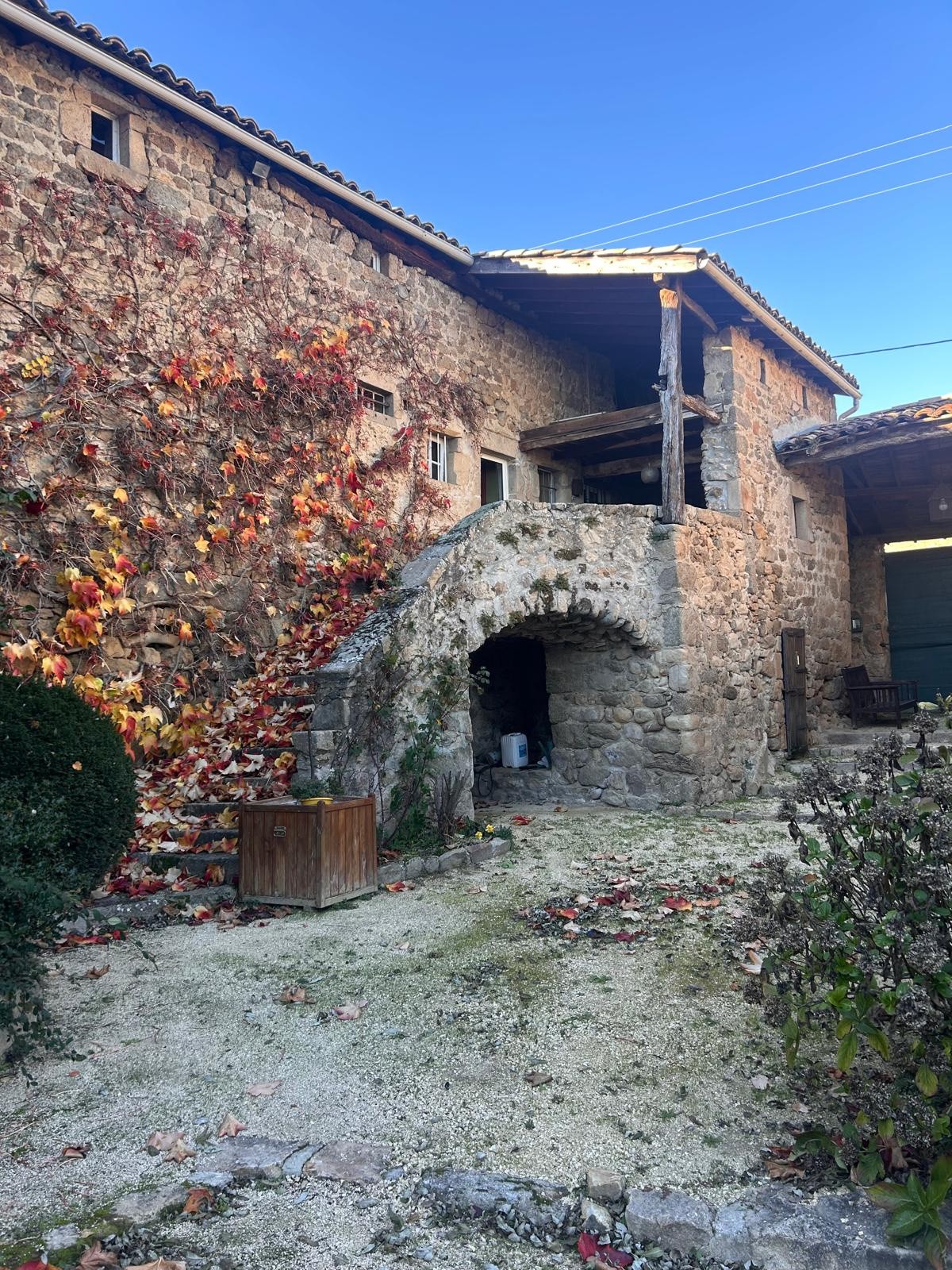Bien immobilier à vendre à Peaugres, 472 m², 12 pièces – photo 2 sur 13