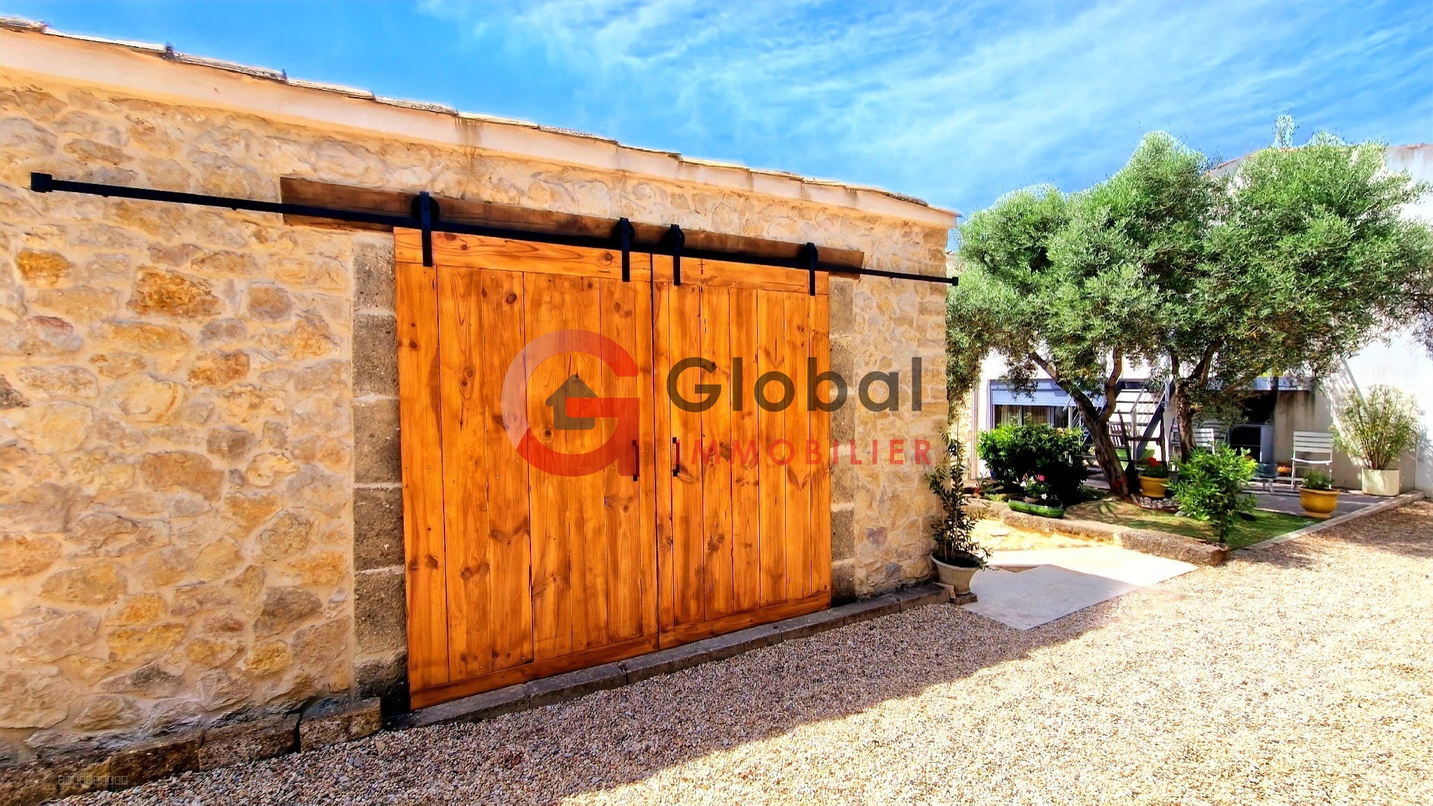 Bien immobilier à vendre à Lancon provence, 350 m², 8 pièces – photo 2 sur 20
