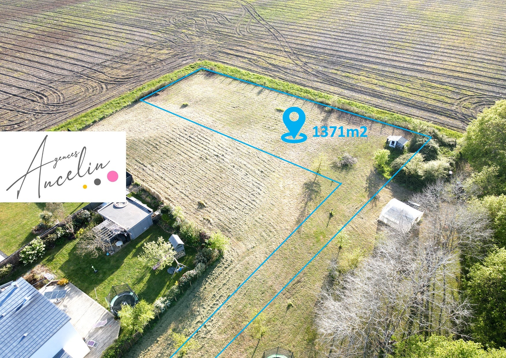 Bien immobilier à vendre à Dreffeac, 1 371 m² – photo 1 sur 3