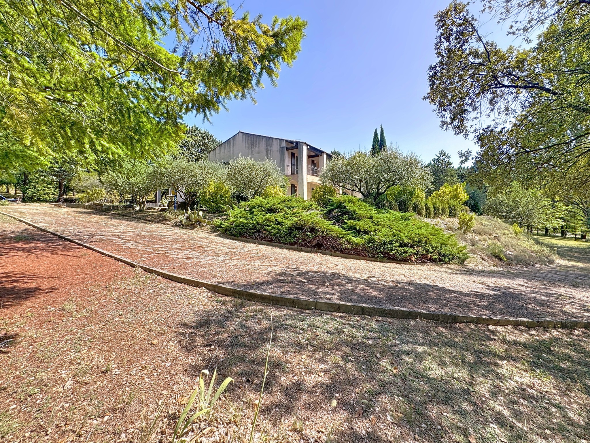 Maison à vendre à Saignon, 330 m², 9 pièces – photo 3 sur 20