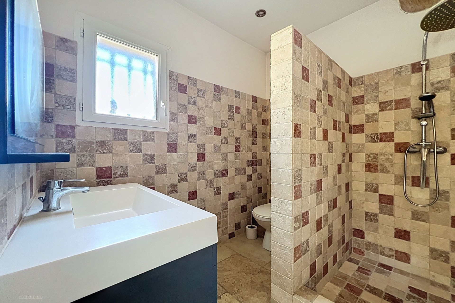 Immobilière de l'Olivier vous propose : LUBERON VILLA 5 CHAMBRES AVEC PISCINE — photo 4