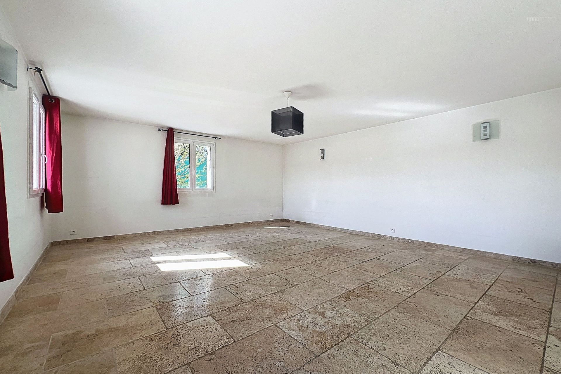 Immobilière de l'Olivier vous propose : LUBERON VILLA 5 CHAMBRES AVEC PISCINE — photo 19