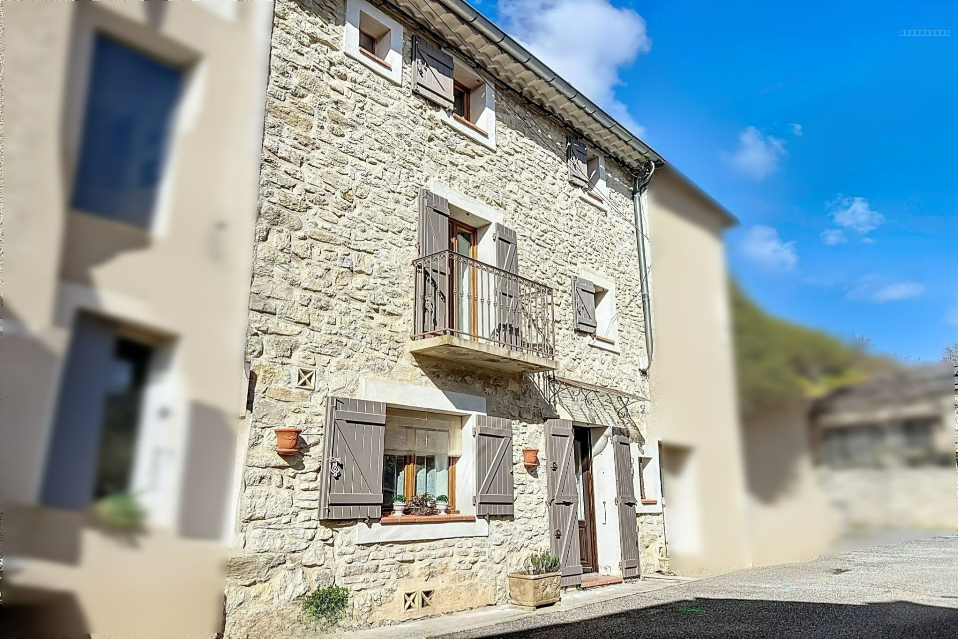 Maison à vendre à St martin de castillon, 22 m², 3 pièces – photo 1 sur 12