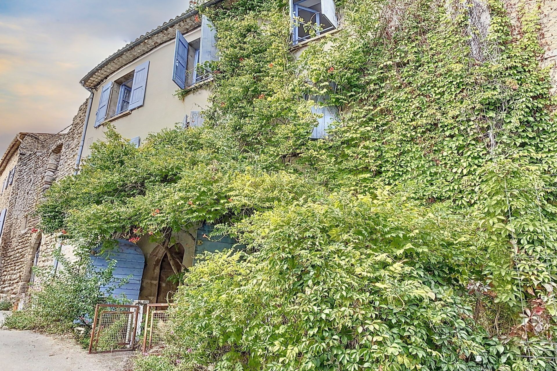 Maison à vendre à St martin de castillon, 186 m², 8 pièces – photo 1 sur 13