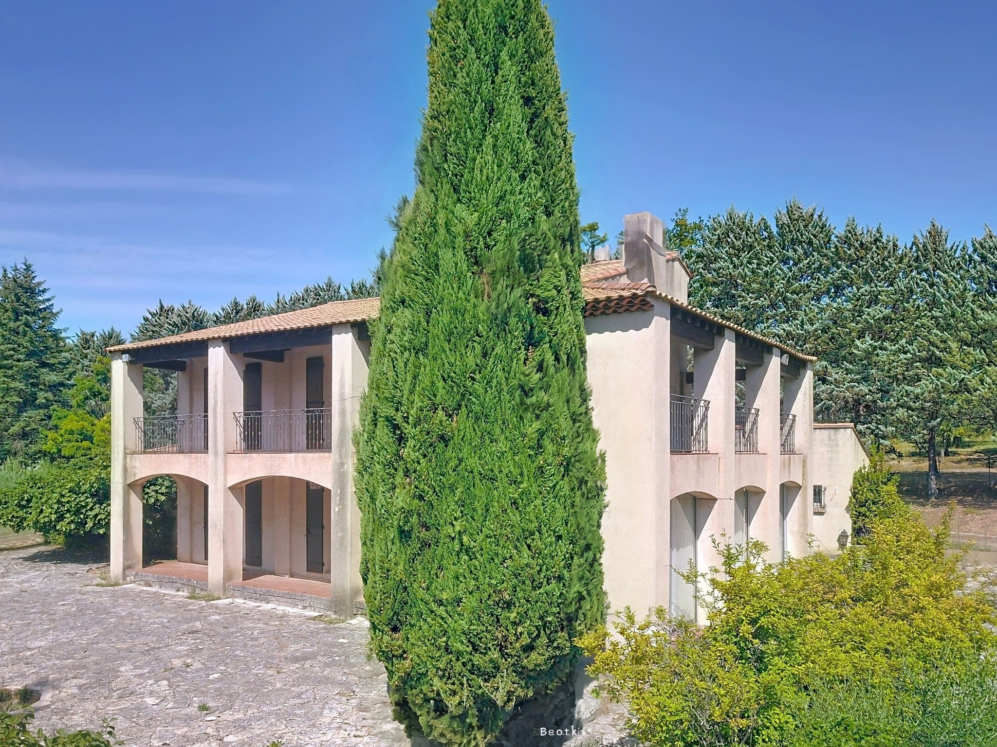 Maison à vendre à Saignon, 330 m², 9 pièces – photo 2 sur 20