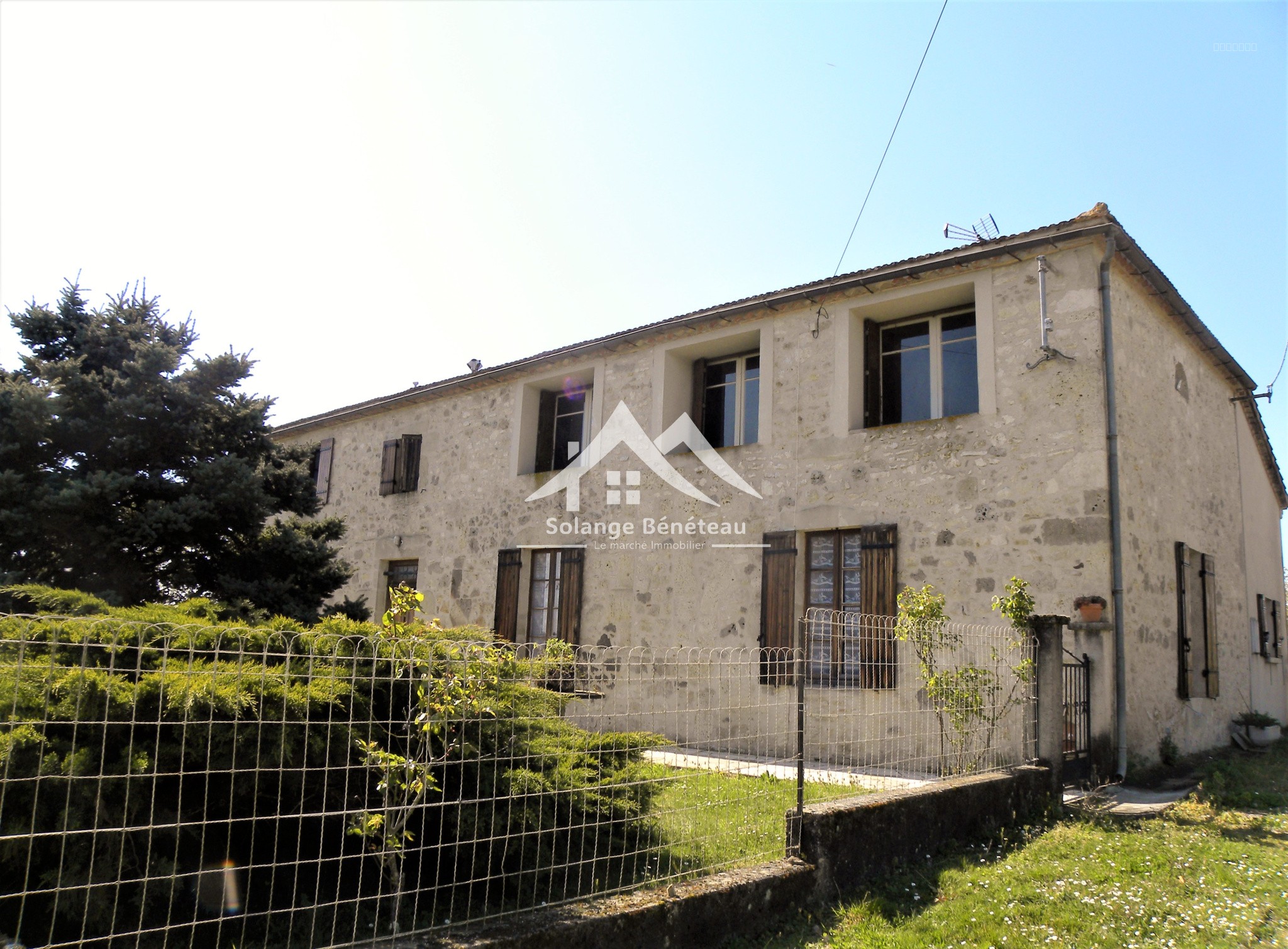 Bien immobilier à vendre à La reunion, 180 m², 8 pièces – photo 1 sur 10
