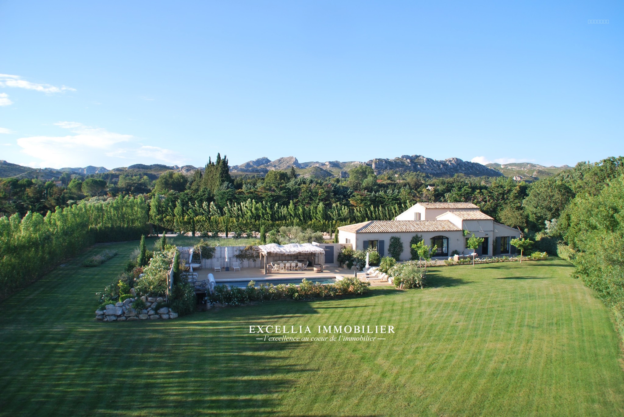 Bien immobilier à vendre à Maussane les alpilles, 300 m², 10 pièces – photo 1 sur 17
