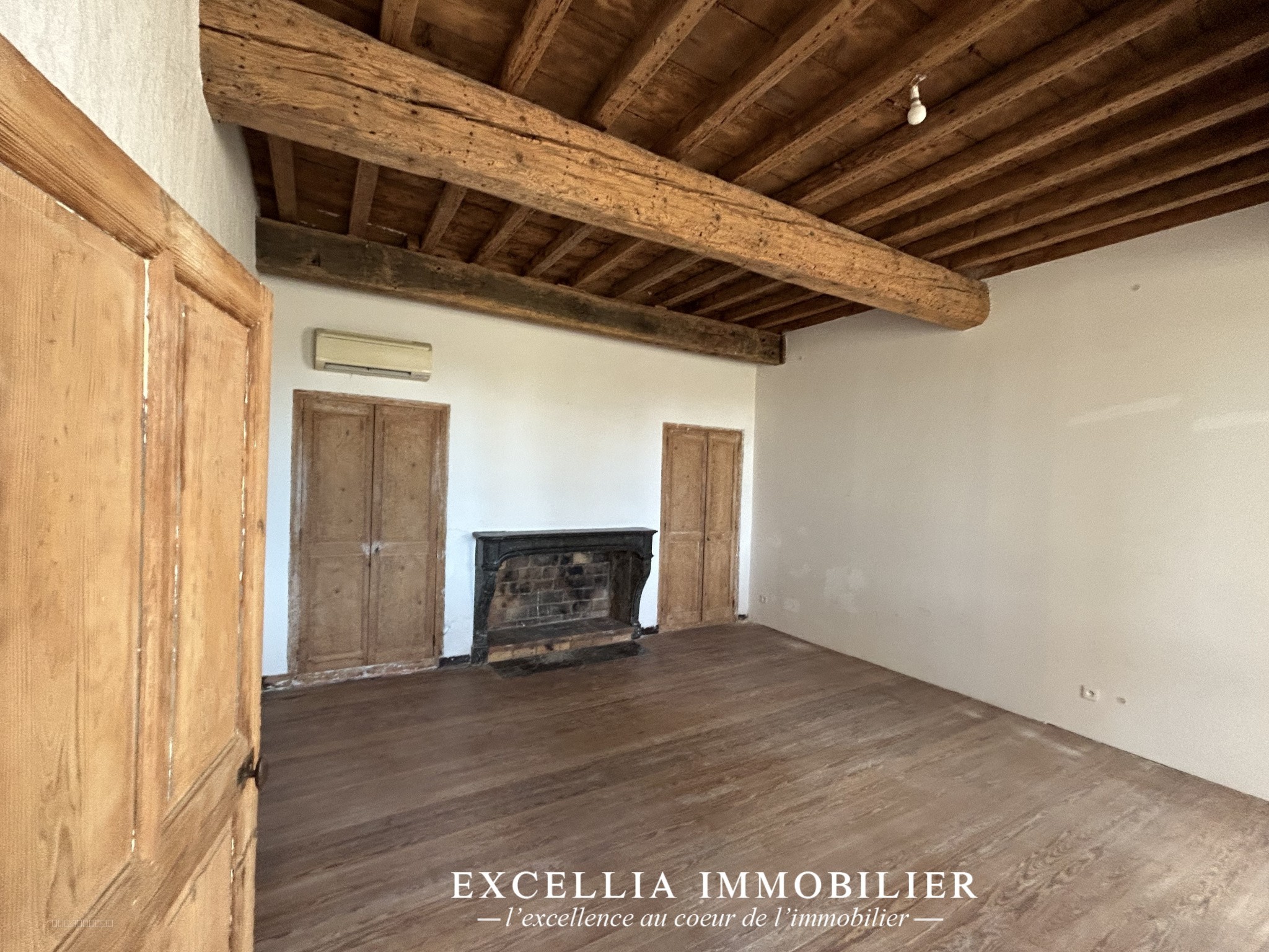 Bien immobilier à vendre à Arles, 1 240 m², 35 pièces – photo 2 sur 16