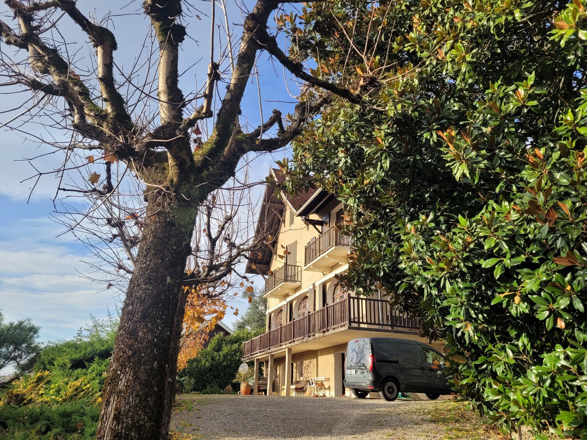 Bien immobilier à vendre à Voiron, 303 m², 10 pièces – photo 1 sur 9