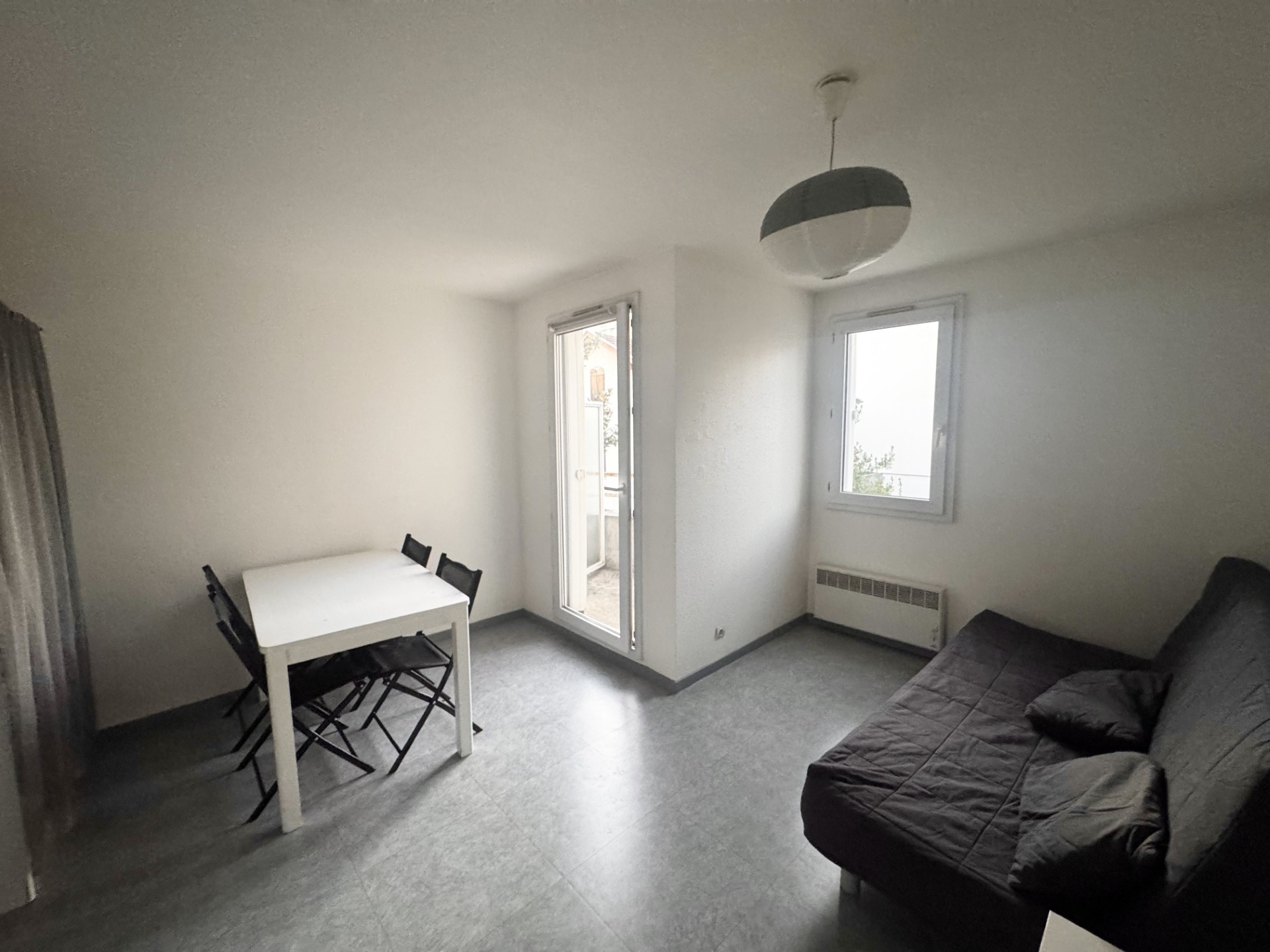 Studio rue Ponsard avec place privative couverte — photo 3