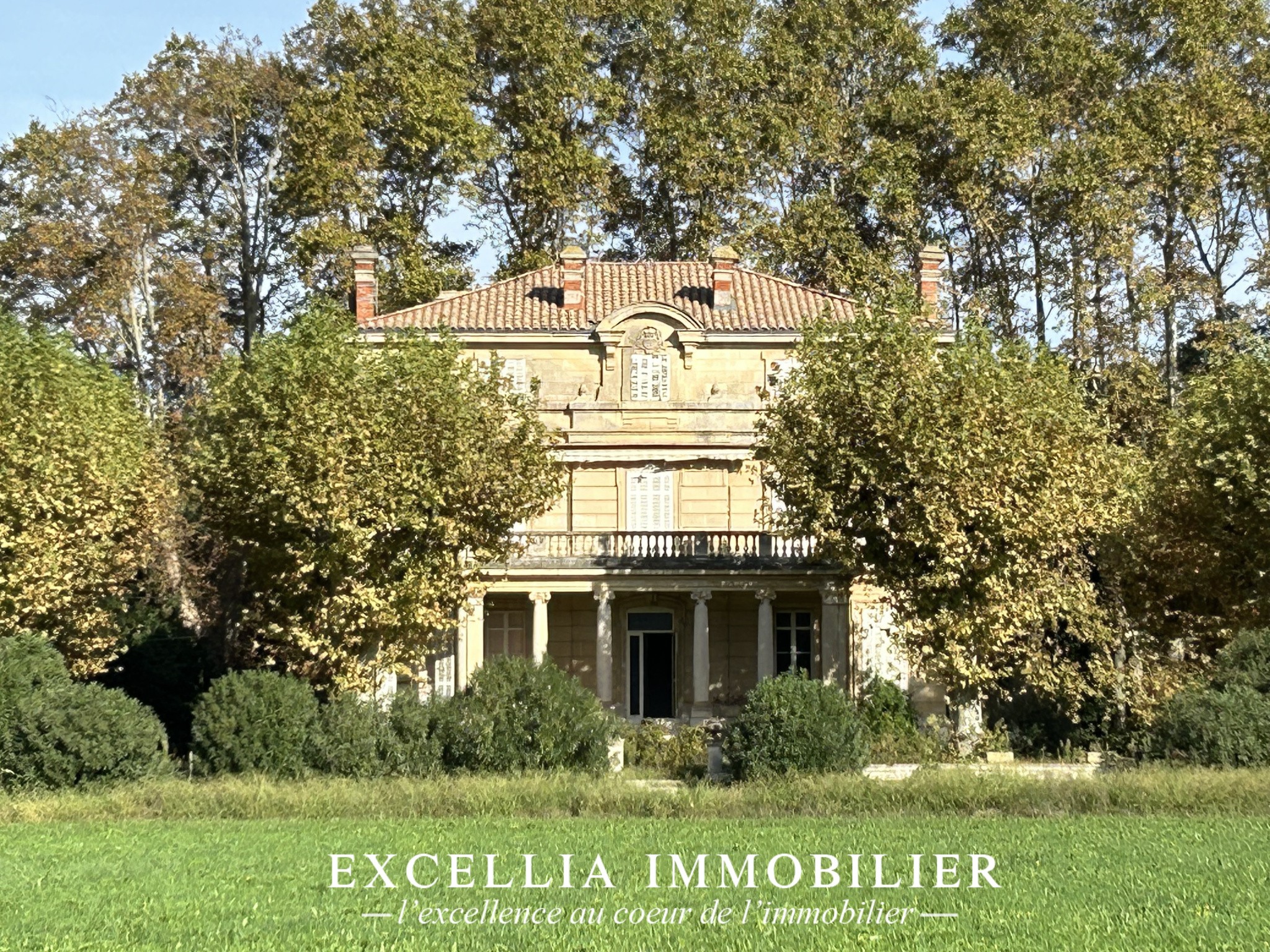 Château à vendre à Istres, 510 m², 16 pièces – photo 1 sur 7