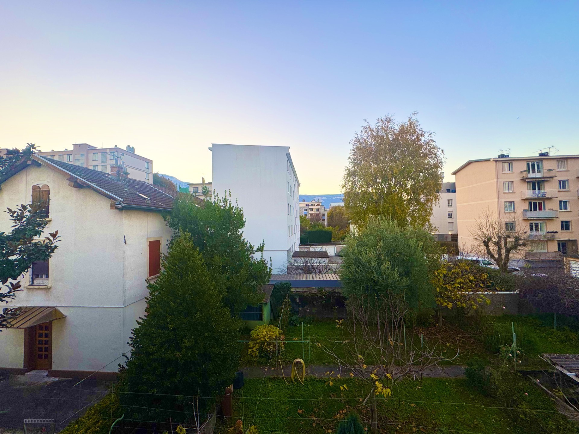 Studio rue Ponsard avec place privative couverte — photo 6