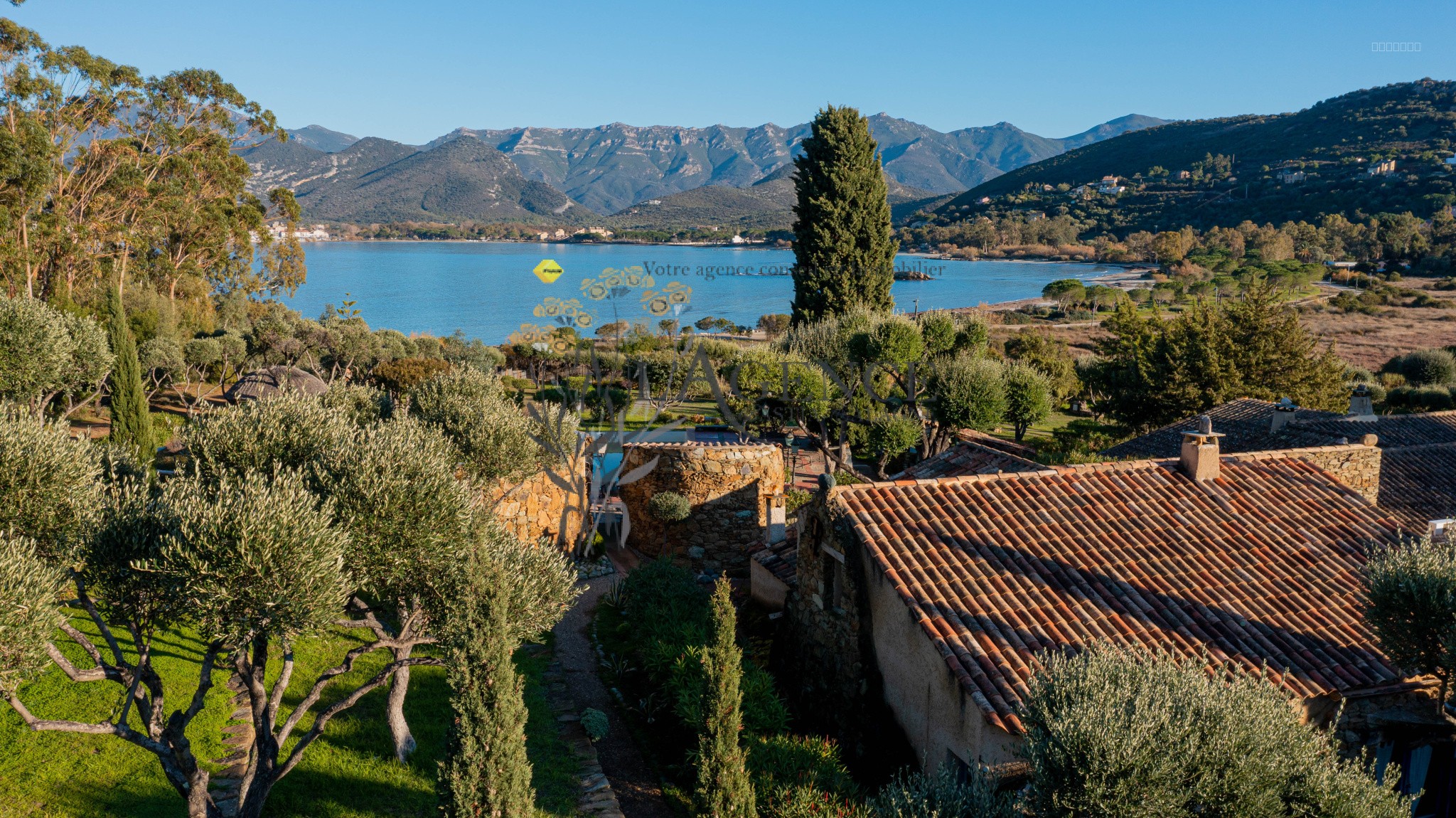 Maison à vendre à St florent, 500 m², 17 pièces – photo 1 sur 3
