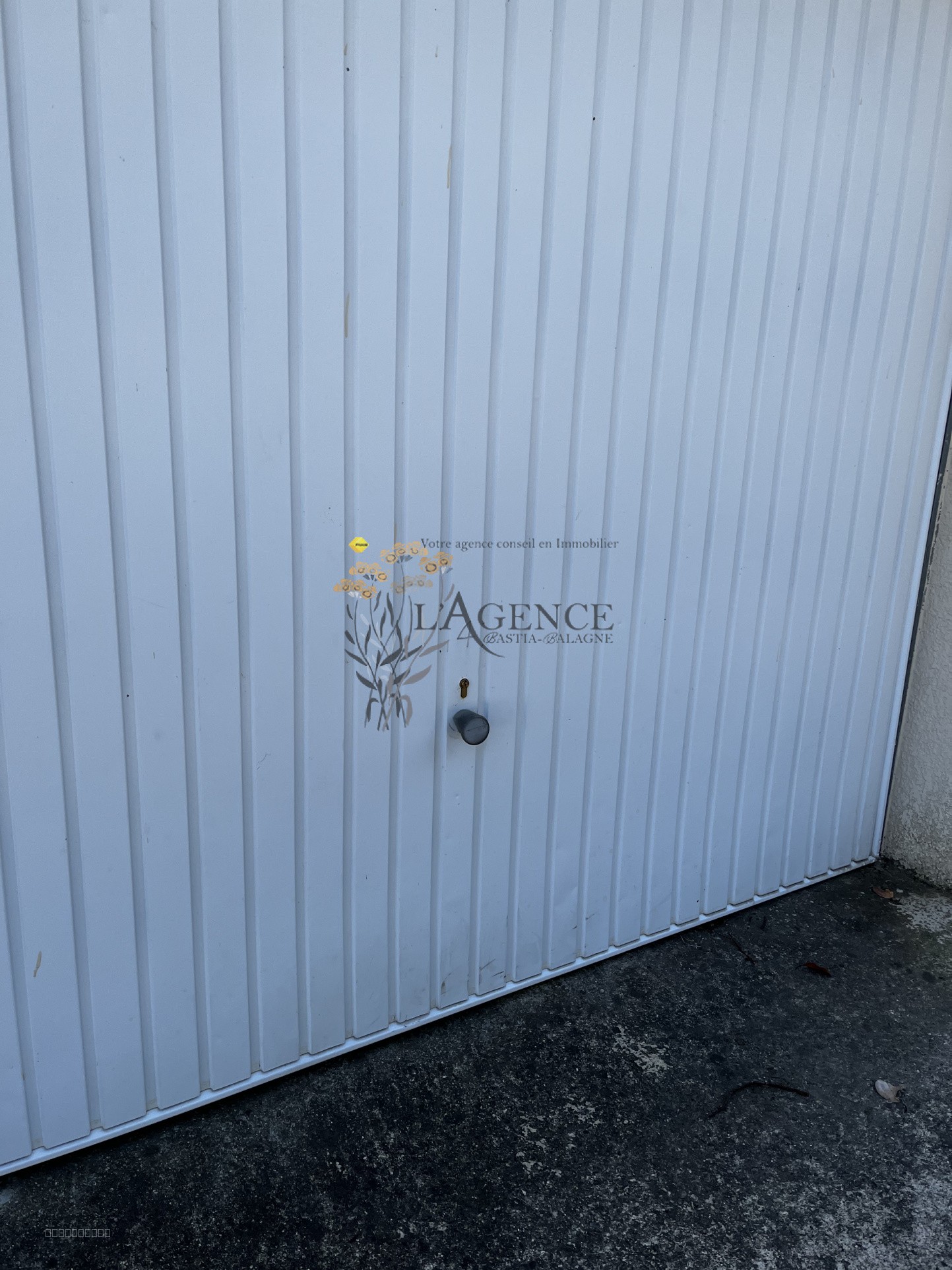 Garage à louer à Ville di pietrabugno, 20 m² – photo 2 sur 2