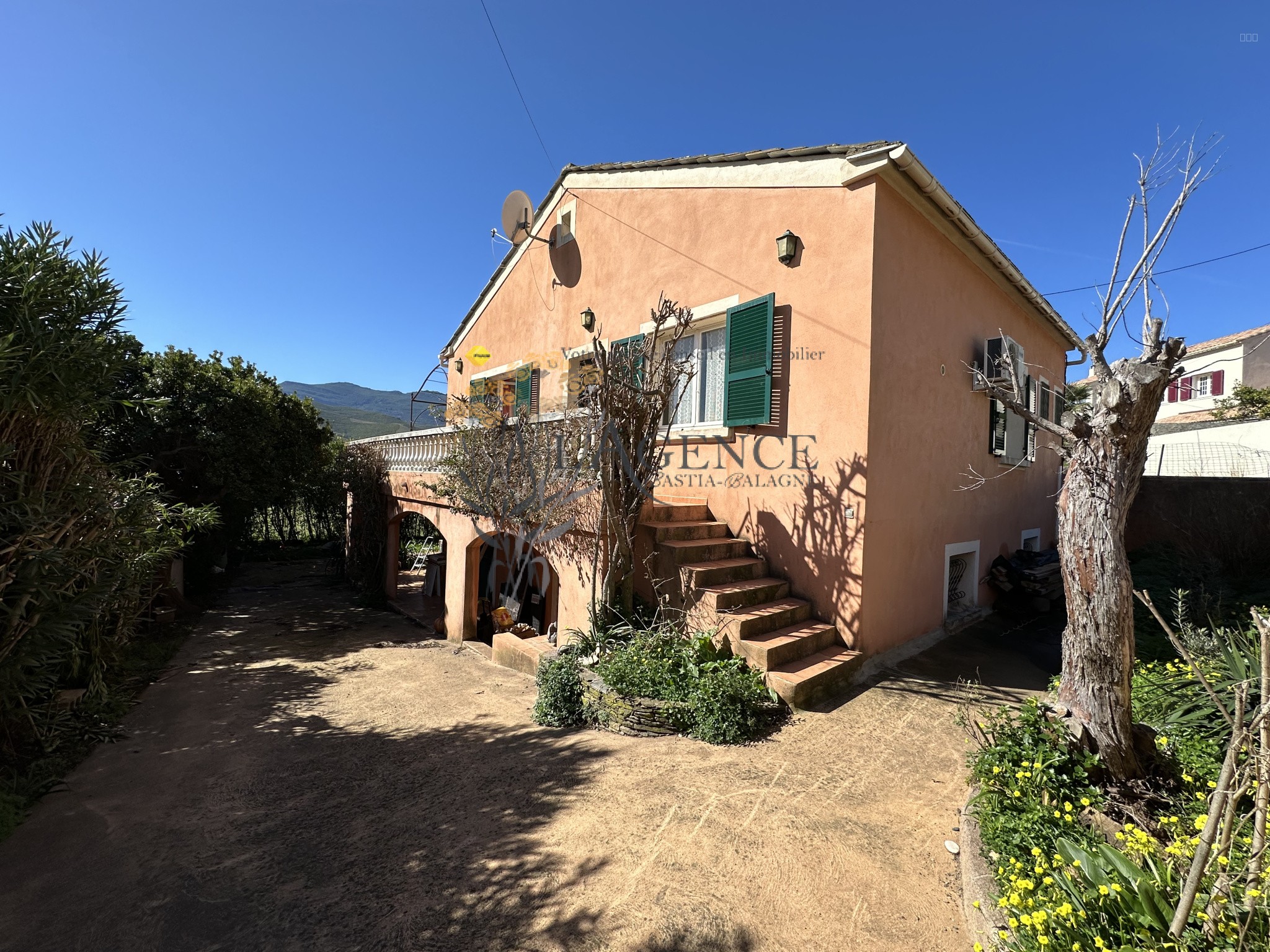 Villa à vendre à Pietracorbara, 190 m², 6 pièces – photo 1 sur 17