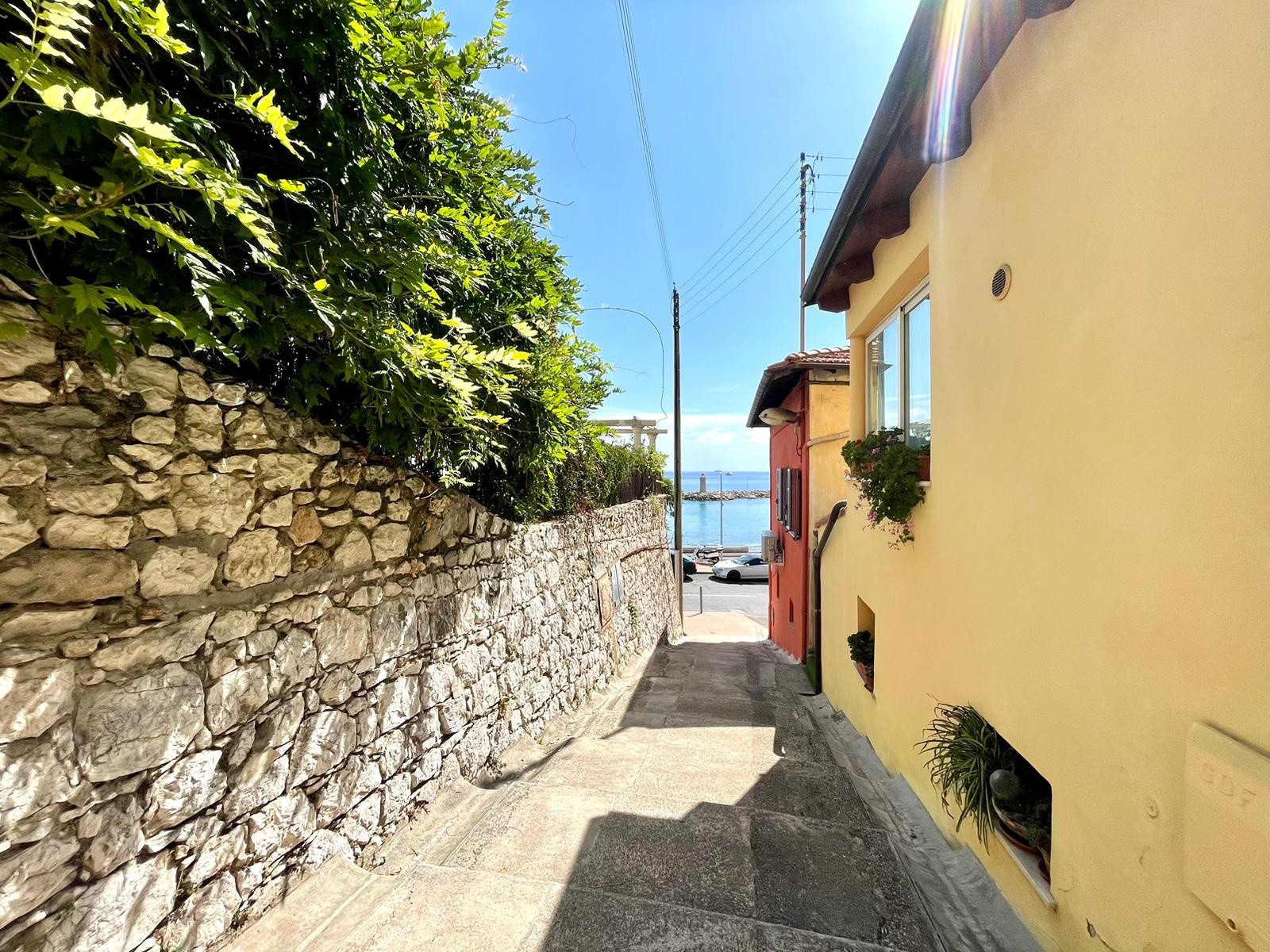 2 LOTS 100 M2 MENTON GARAVAN — photo 15