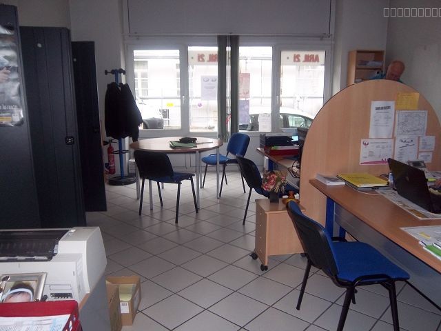 Local commercial à louer à Cambrai, 90 m², 4 pièces – photo 1 sur 2