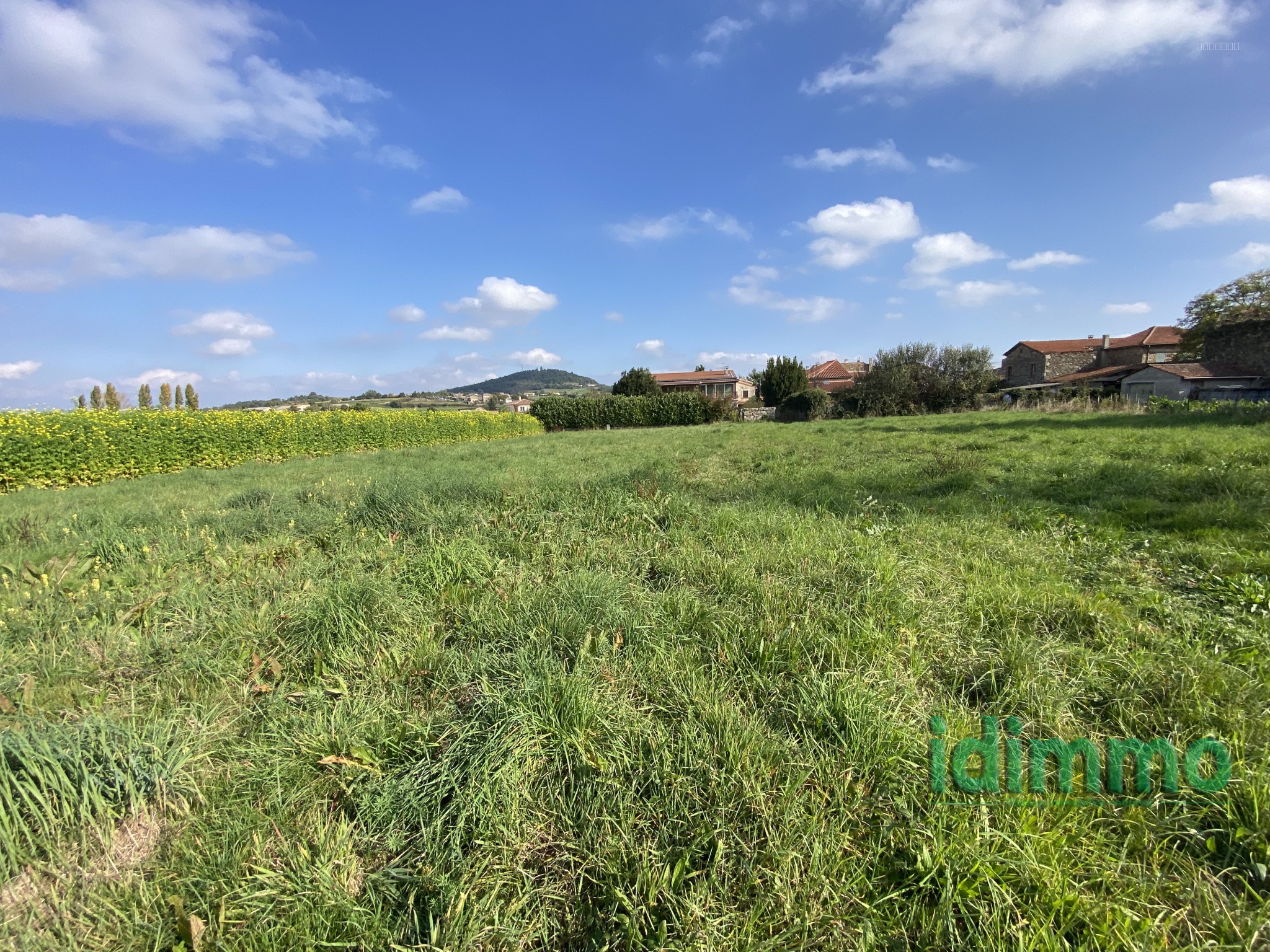 Bien immobilier à vendre à Eclassan, 987 m² – photo 1 sur 5