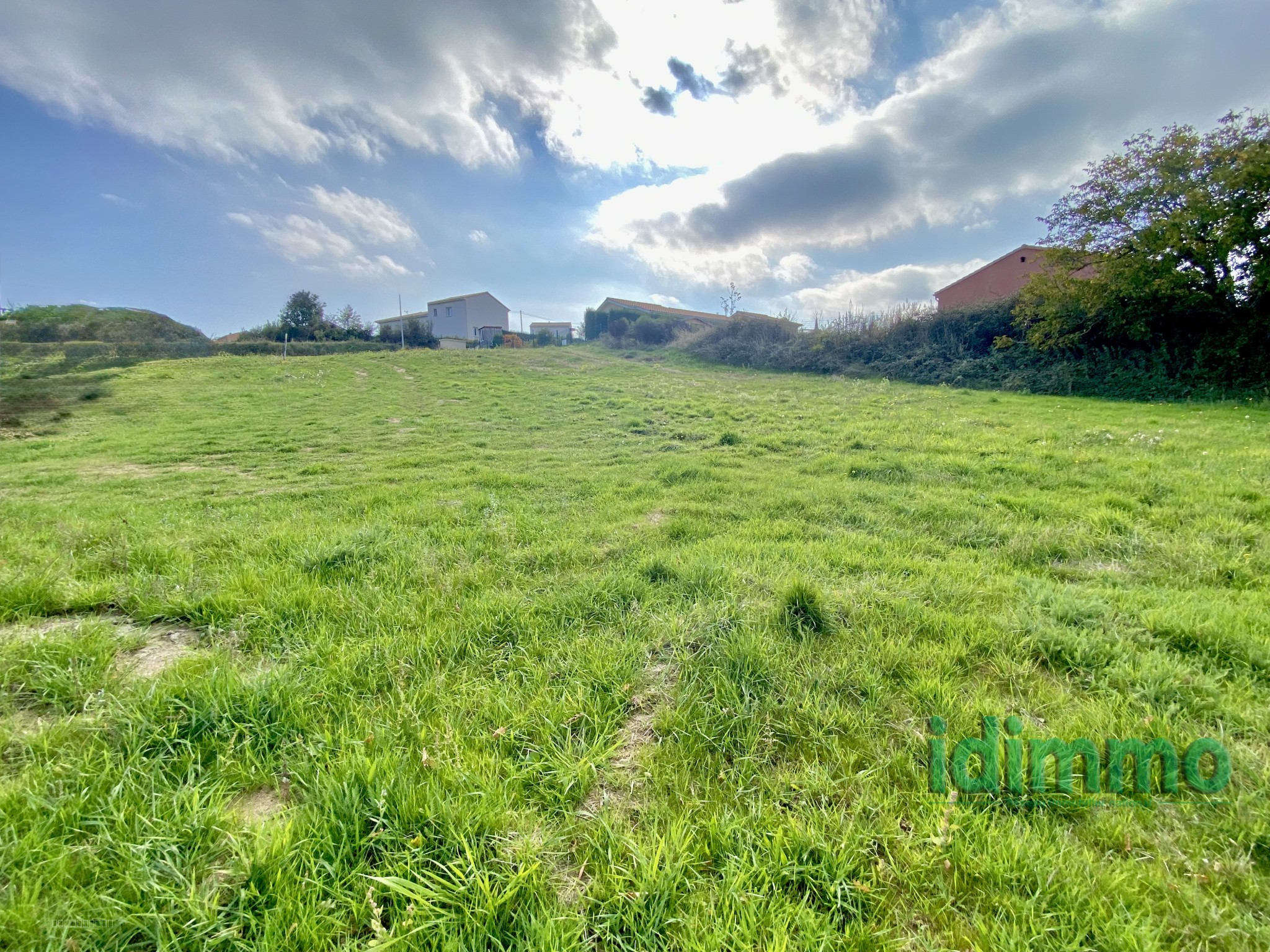 Bien immobilier à vendre à Preaux, 1 019 m² – photo 2 sur 4