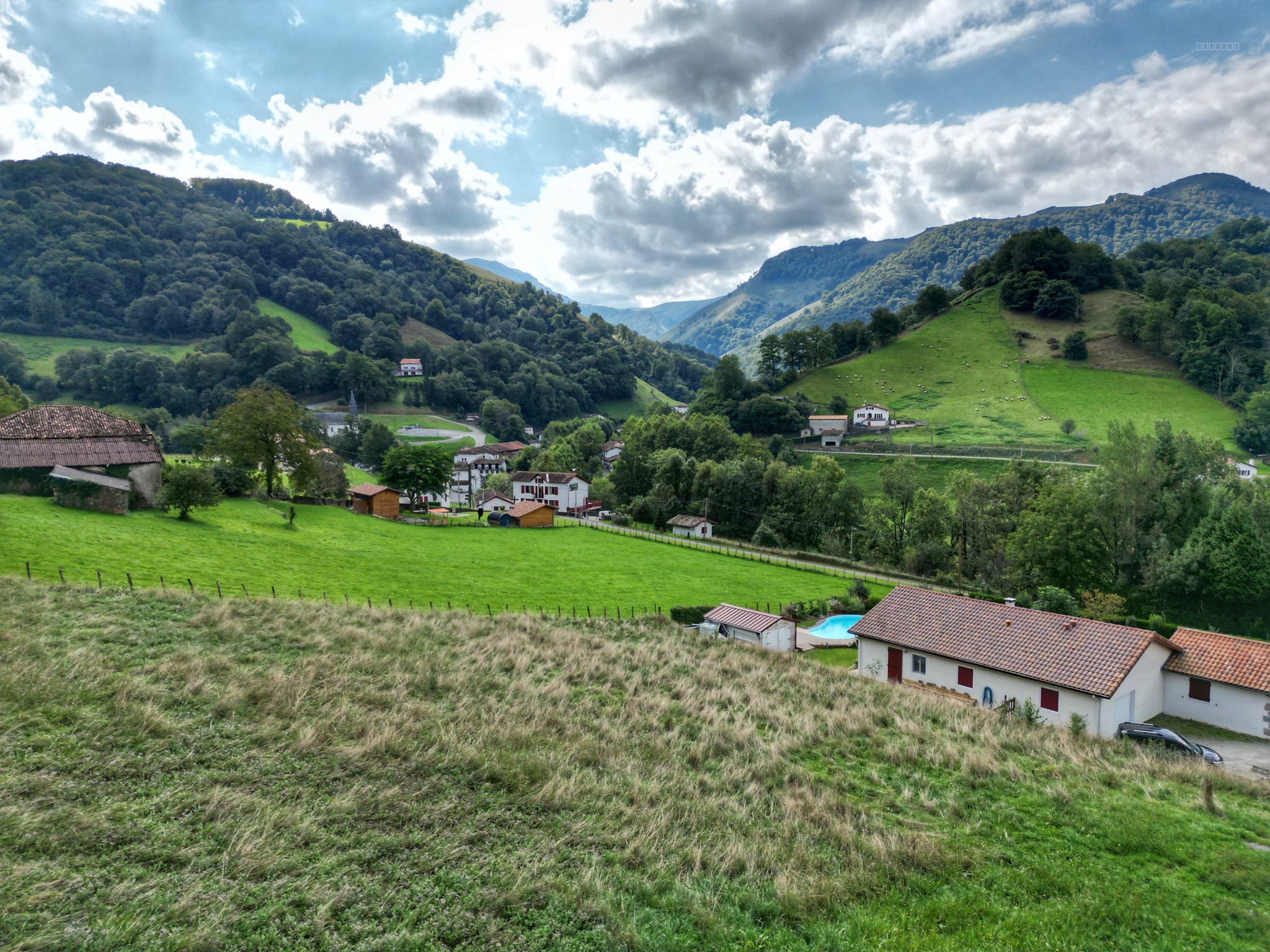 Bien immobilier à vendre à St jean pied de port, 1 500 m² – photo 1 sur 4