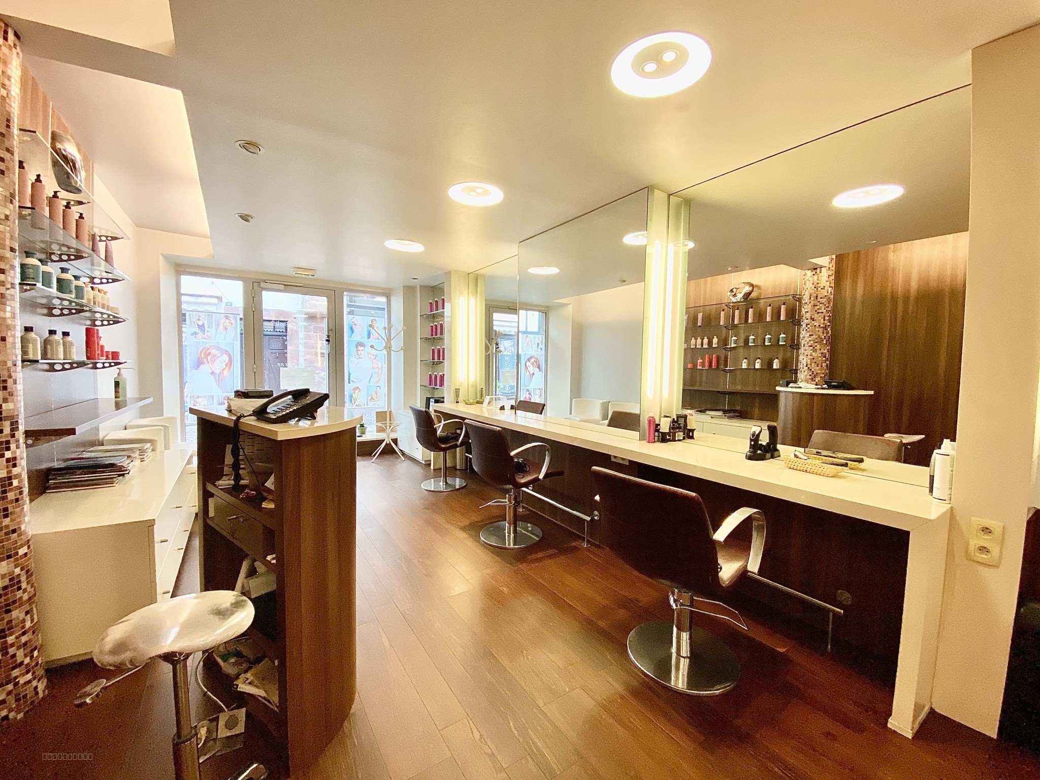 Fonds de commerce d'un salon de coiffure au coeur de Saint Jean Pied de Port — photo 4