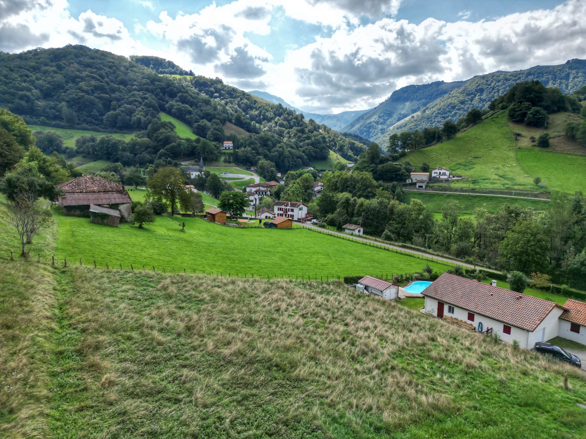 Bien immobilier à vendre à St jean pied de port, 1 500 m² – photo 2 sur 4