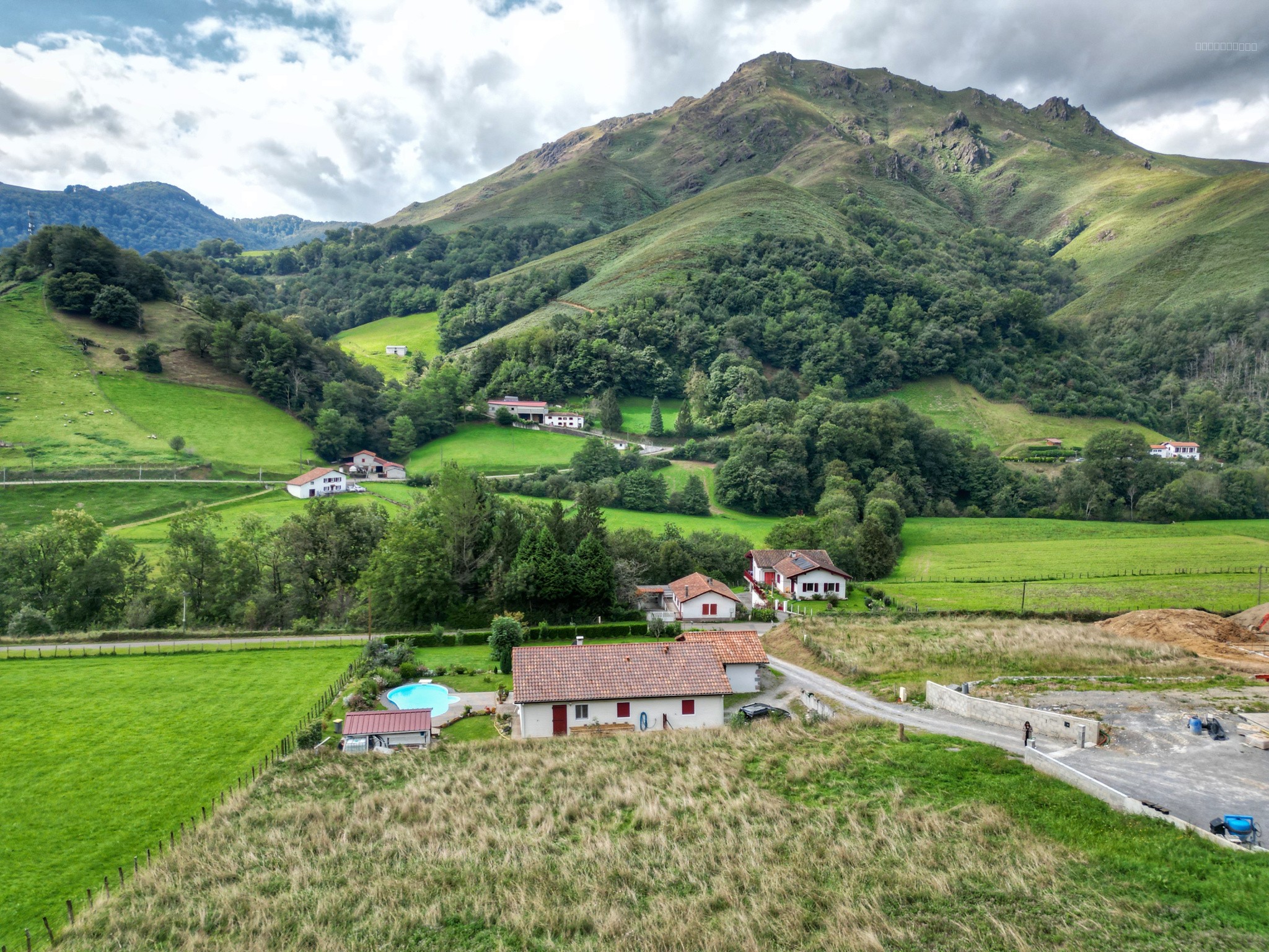 Bien immobilier à vendre à St jean pied de port, 1 500 m² – photo 3 sur 4