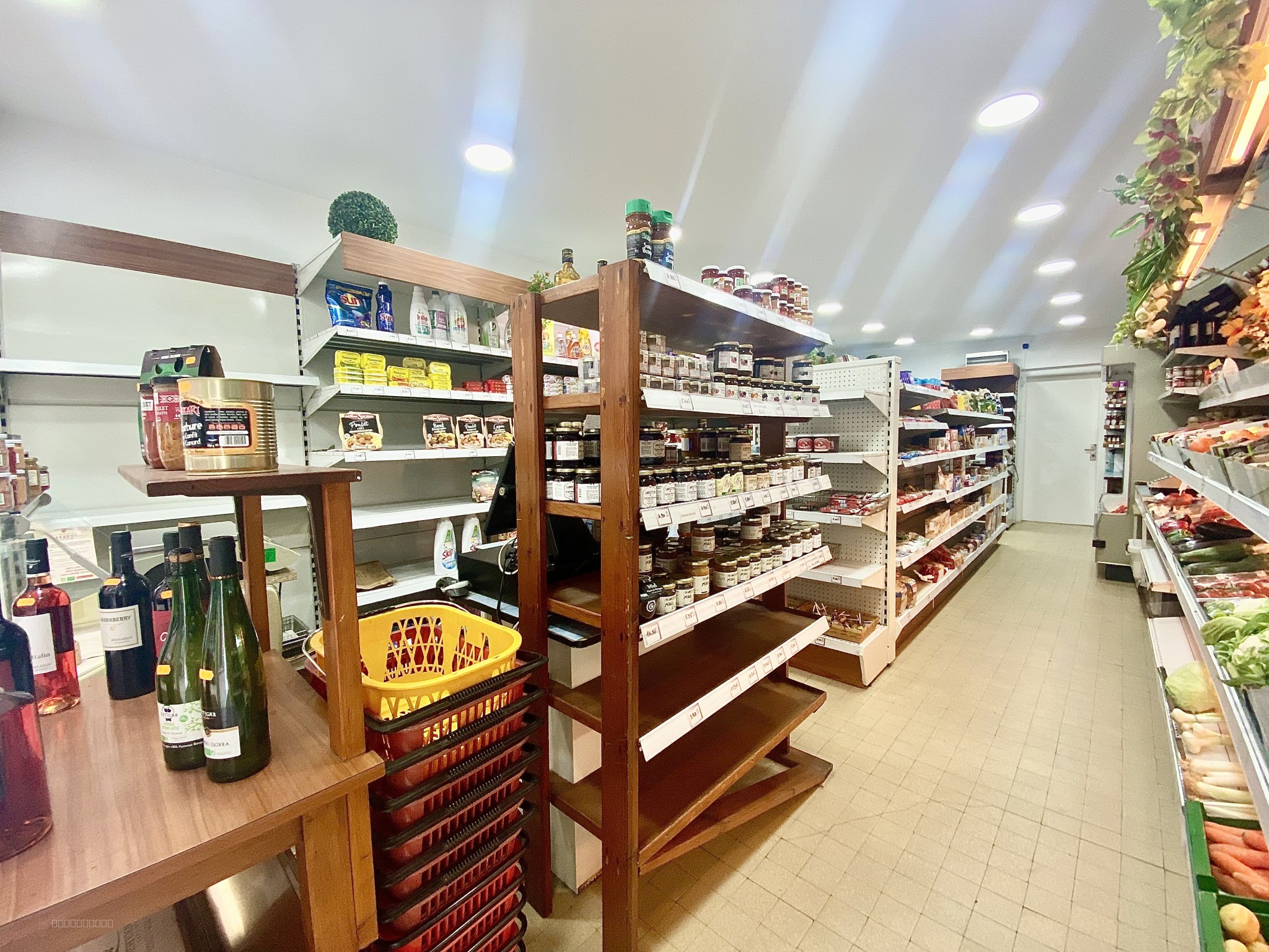 Fonds de commerce à vendre à St jean pied de port, 112 m² – photo 2 sur 11