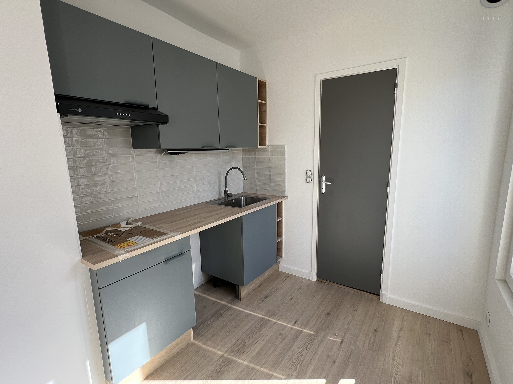 Appartement à vendre à Maisons alfort, 984 m², 3 pièces – photo 1 sur 10