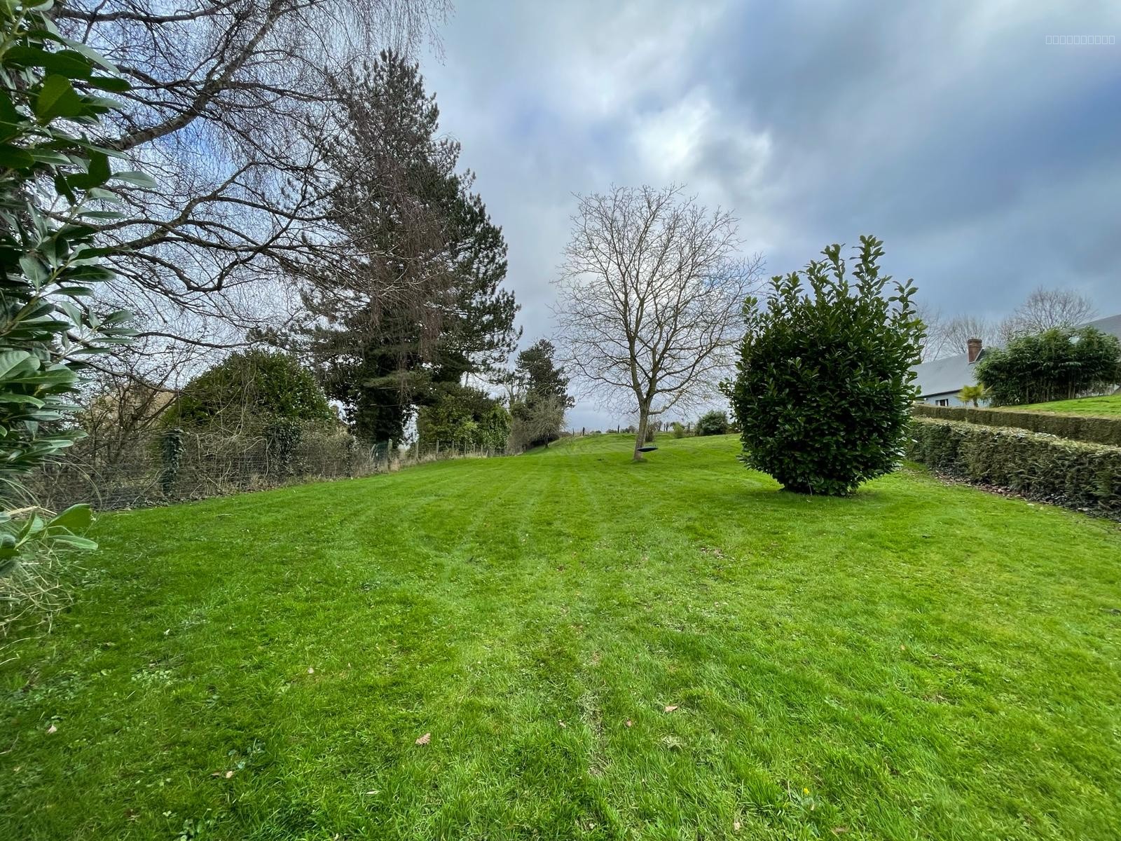 Bien immobilier à vendre à Freulleville, 1 100 m² – photo 1 sur 1