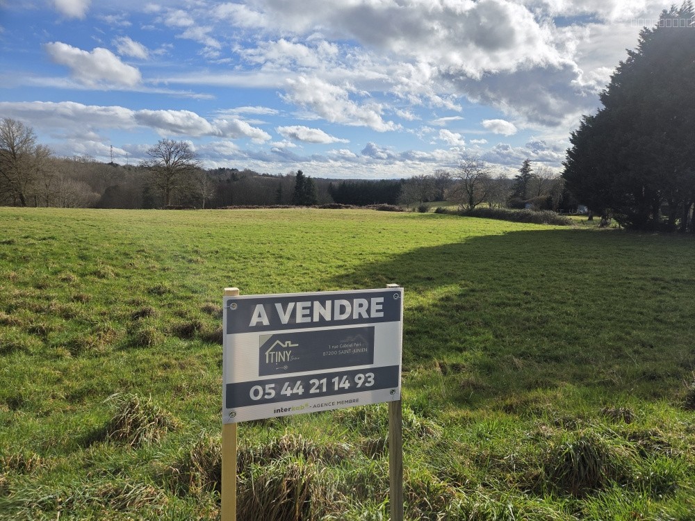 Bien immobilier à vendre à Brigueuil, 5 220 m² – photo 1 sur 2