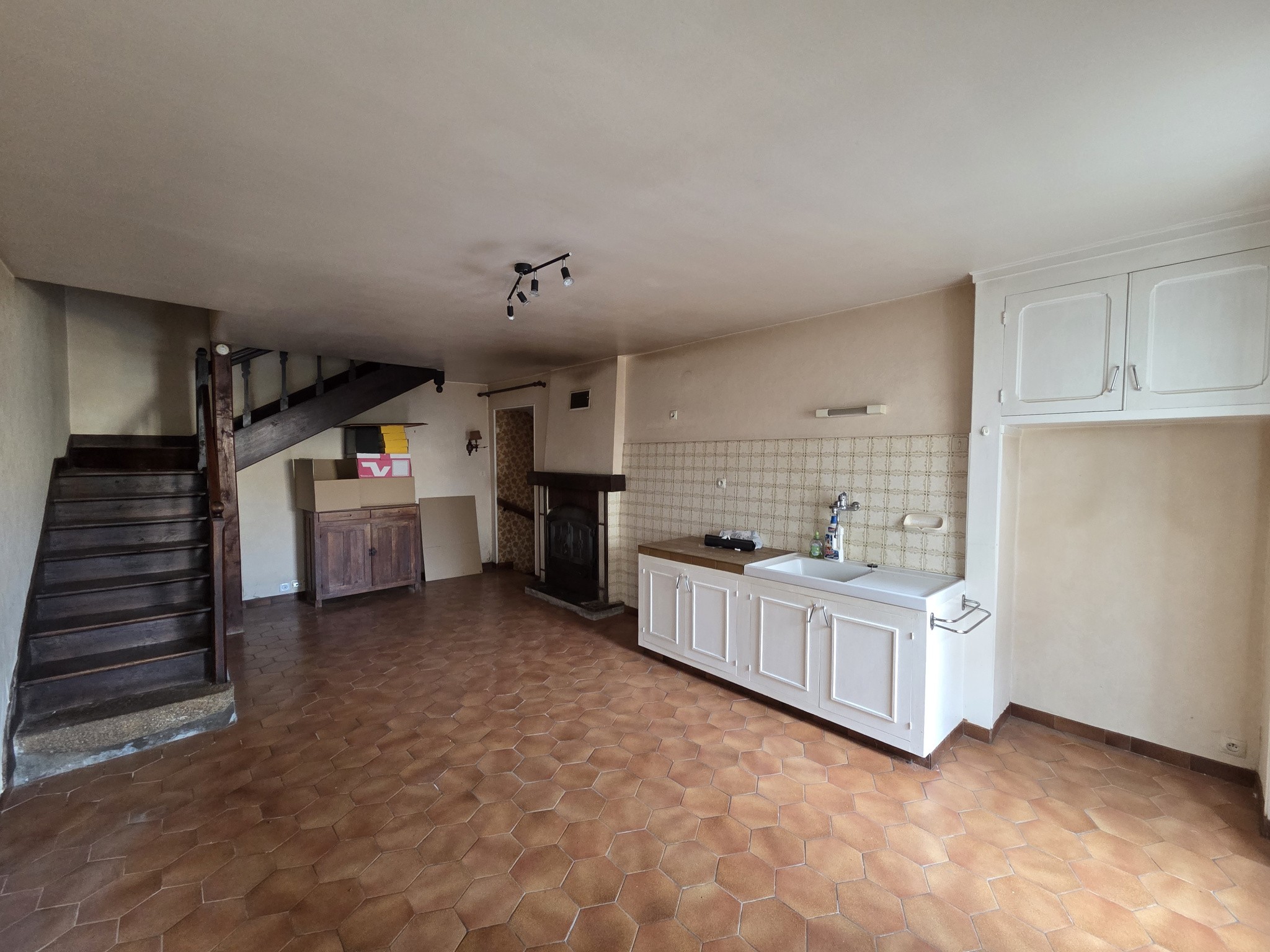 Bien immobilier à vendre à Brigueuil, 300 m², 3 pièces – photo 2 sur 6
