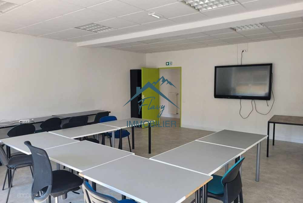Bien immobilier à vendre à Le syndicat, 220 m², 6 pièces – photo 2 sur 11