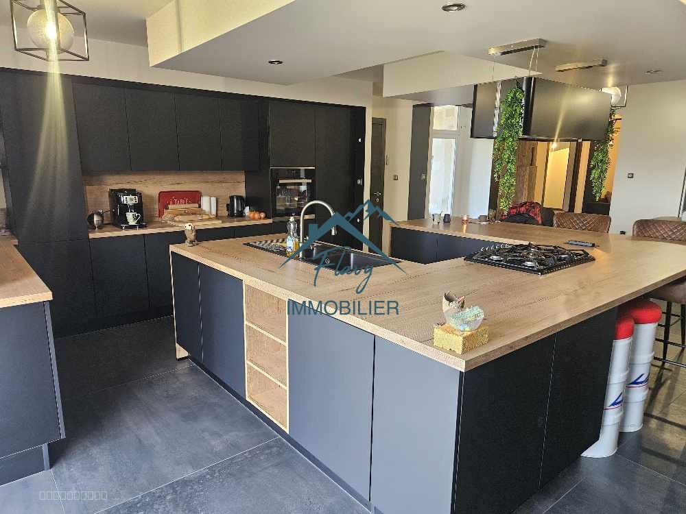 Maison à vendre à Fimenil, 430 m², 12 pièces – photo 2 sur 20
