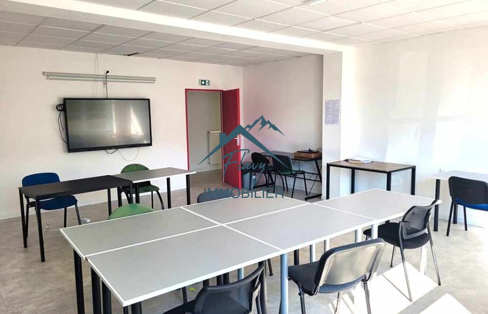 Bien immobilier à vendre à Le syndicat, 220 m², 6 pièces – photo 3 sur 11