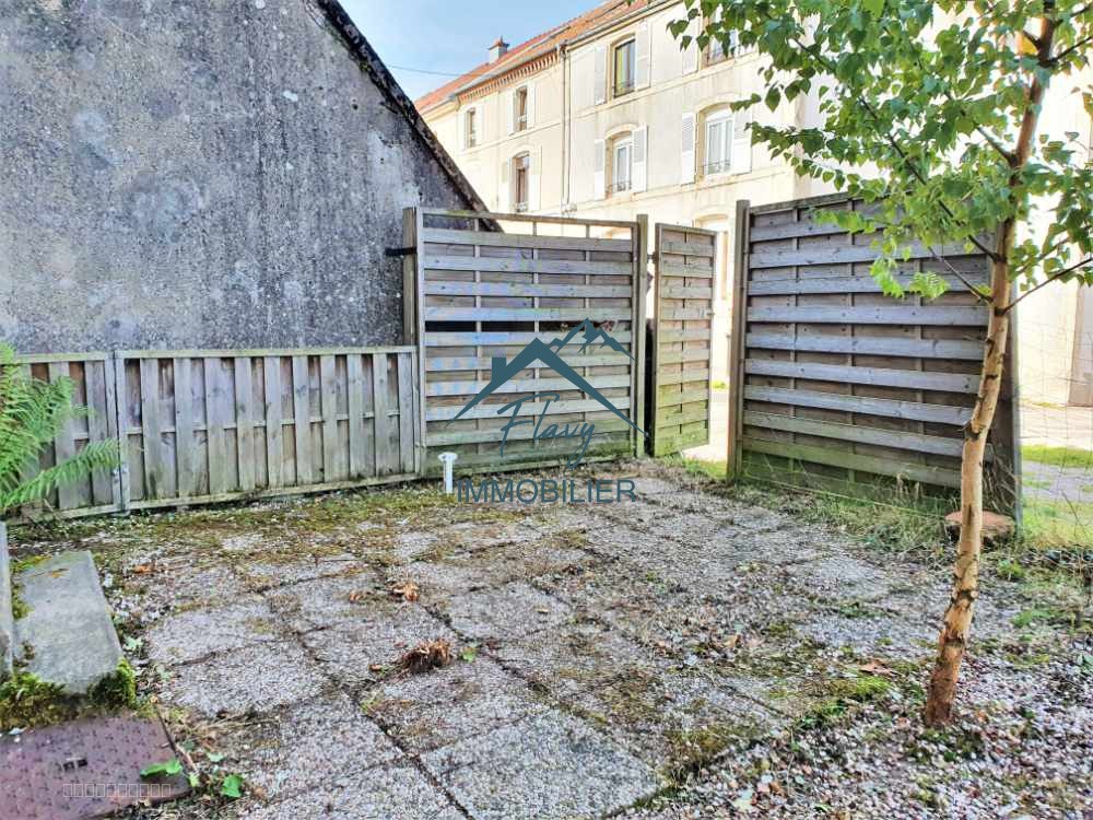 Immeuble à vendre à Bruyeres, 600 m² – photo 2 sur 11