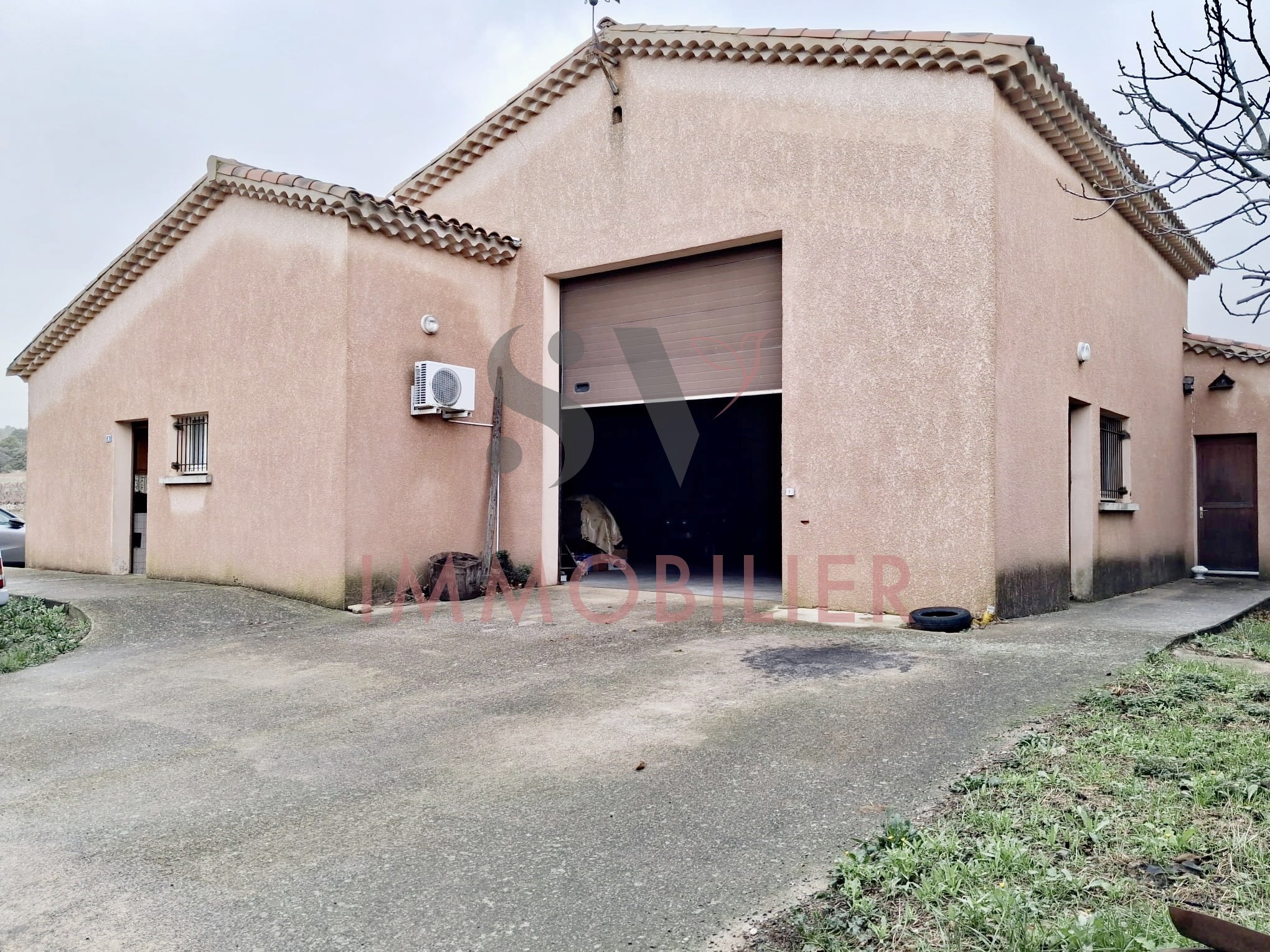 Bien immobilier à vendre à La caunette, 250 m², 4 pièces – photo 1 sur 6