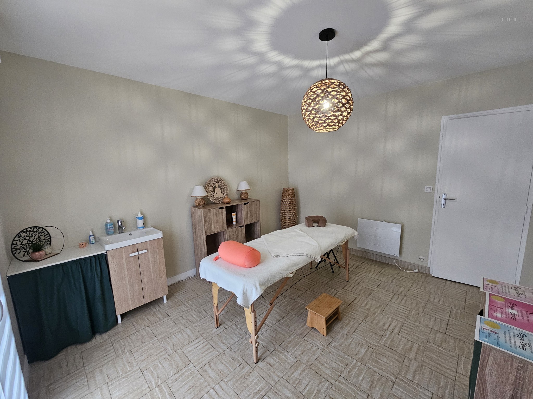 Local commercial à vendre à Auneaubleurysaintsymphorien, 21,5 m² – photo 1 sur 4